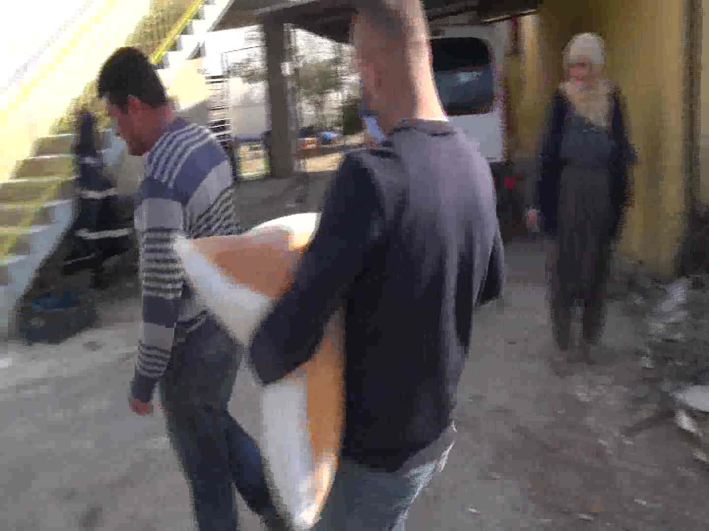 TARSUS BELEDİYESİ'NDEN KÖYLÜLERE SÜT YEMİ DESTEĞİ