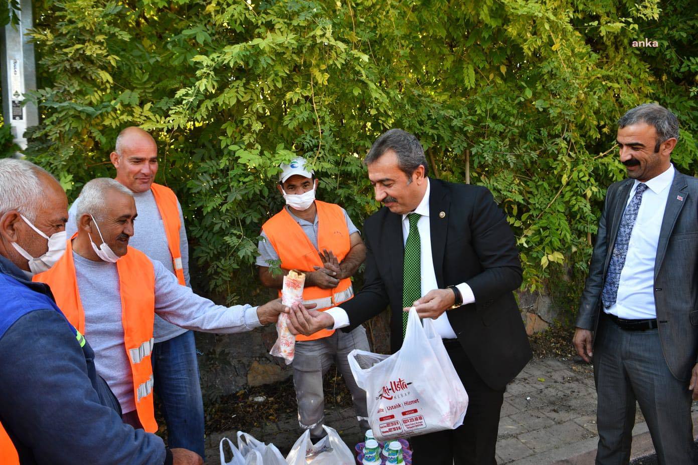 ÇUKUROVA BELEDİYE BAŞKANI ÇETİN, İŞÇİLERLE BULUŞTU