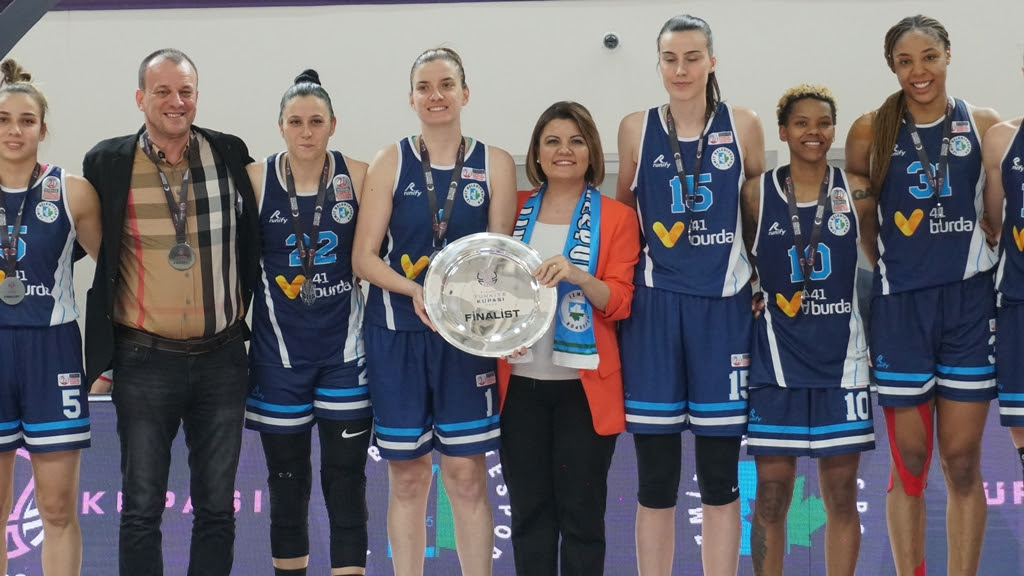 İZMİT'İN PERİLERİ, AVRUPA YOLUNDA