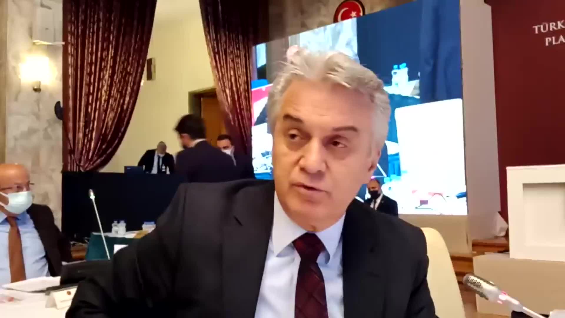 EMECAN'DAN BAKAN MUŞ'A: "YILIN İLK 9 AYINDA 71 BİN ESNAF KEPENK KAPATTI. SAYIN BAKAN ESNAF TEFECİLERİN ELİNE DÜŞMÜŞ DURUMDA"