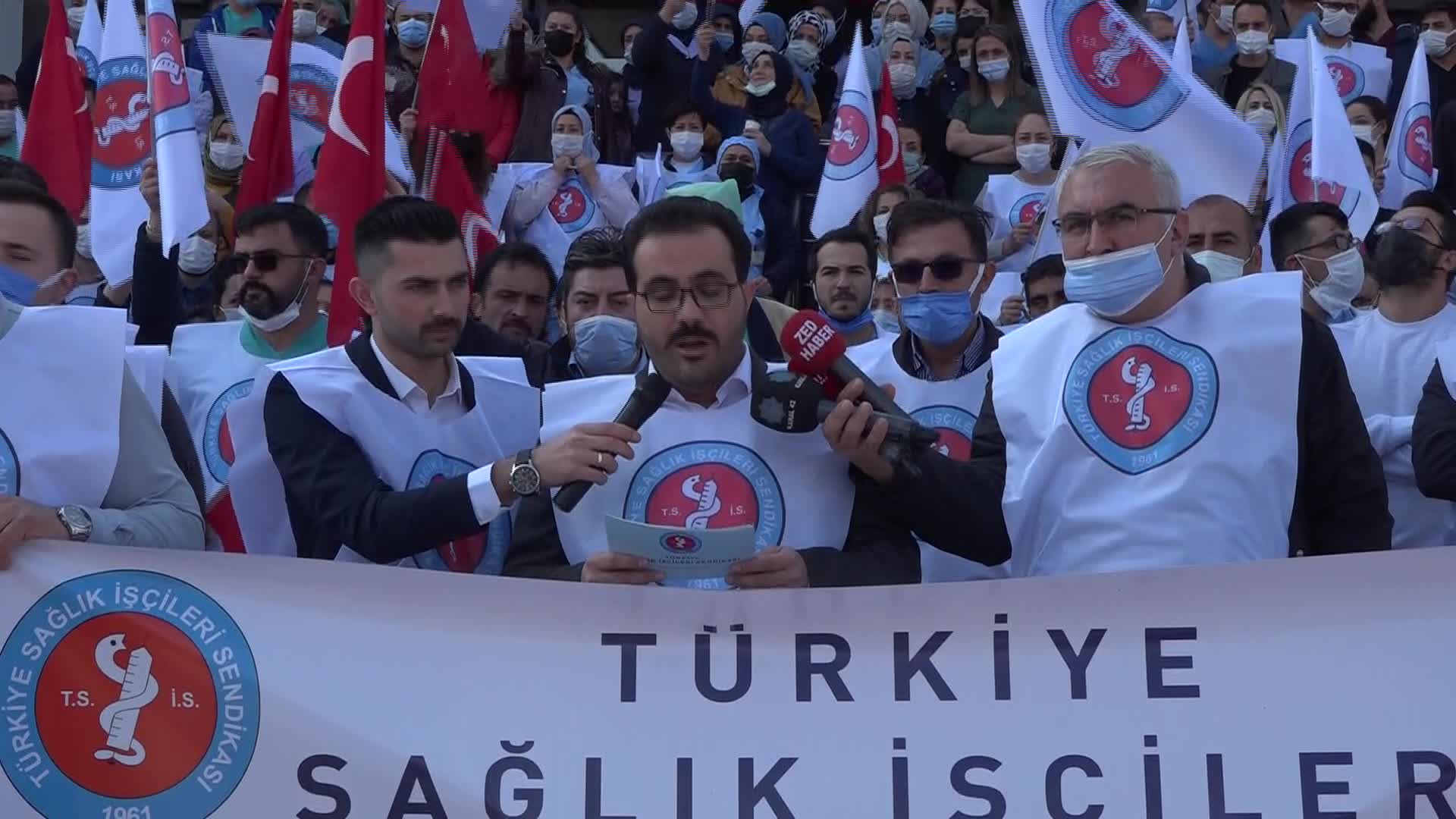 SELÇUK ÜNİVERSİTESİ SAĞLIK ÇALIŞANLARI, ALACAKLARINI TALEP ETTİ