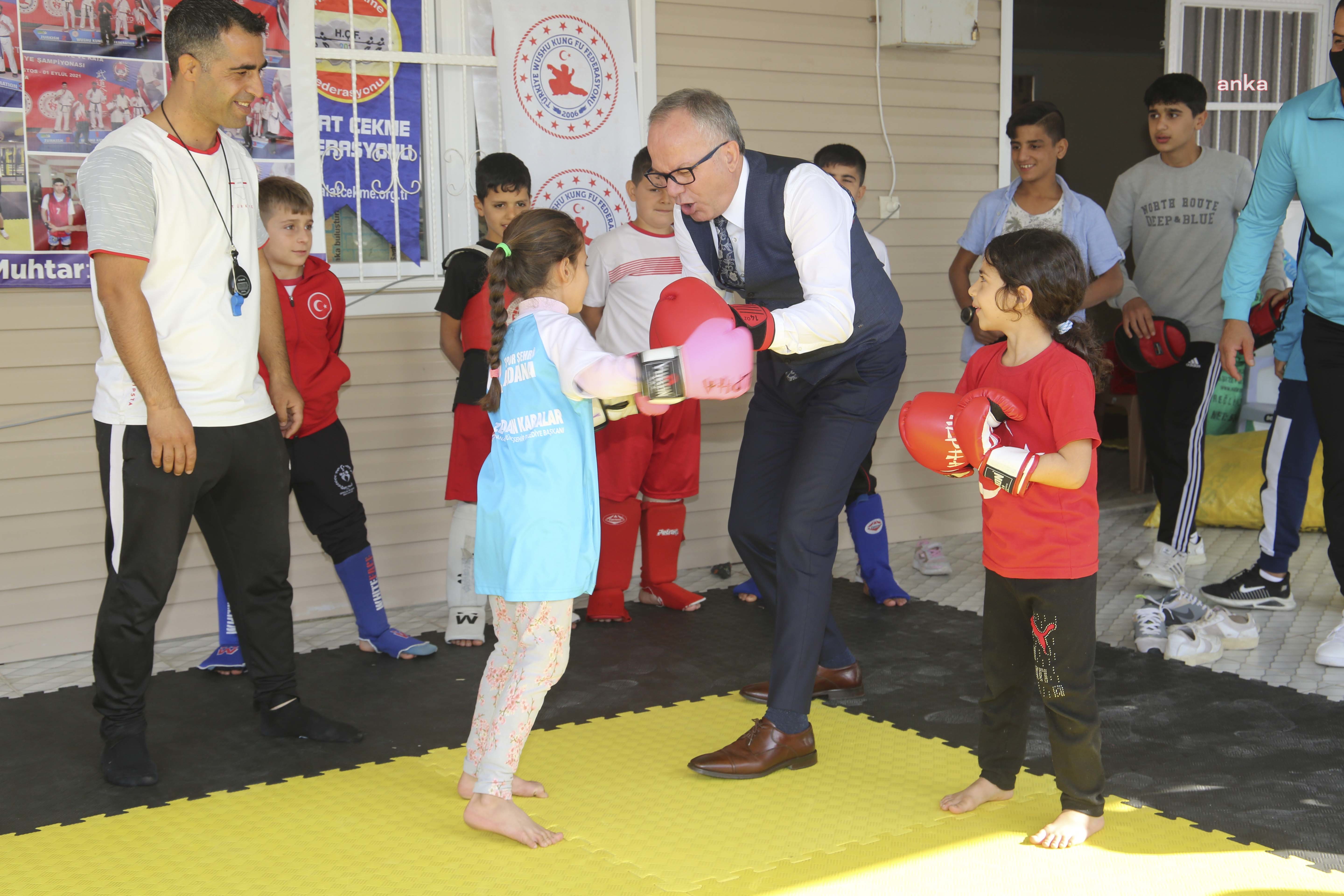 ADANA BÜYÜKŞEHİR BELEDİYESİ GÜZELEVLER MAHALLESİ’NDE ÇOCUK ŞENLİĞİ DÜZENLEDİ