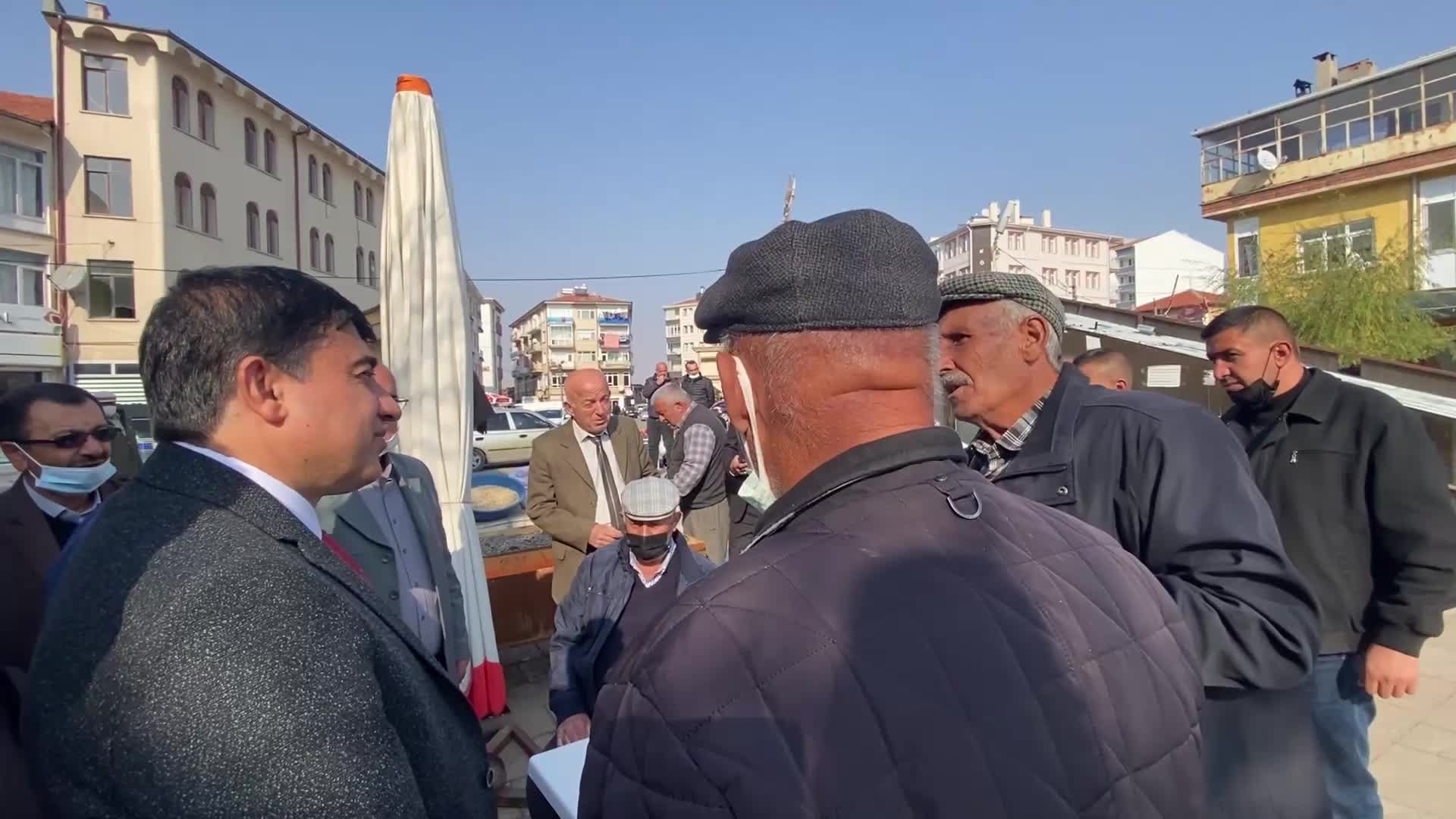 KIRŞEHİRLİ ÇİFTÇİ TARLAYI SATMA NOKTASINA GELDİ: "5 KURUŞ KAZANAMIYORUM. PANCAR TARLADA ÇÜRÜDÜ"