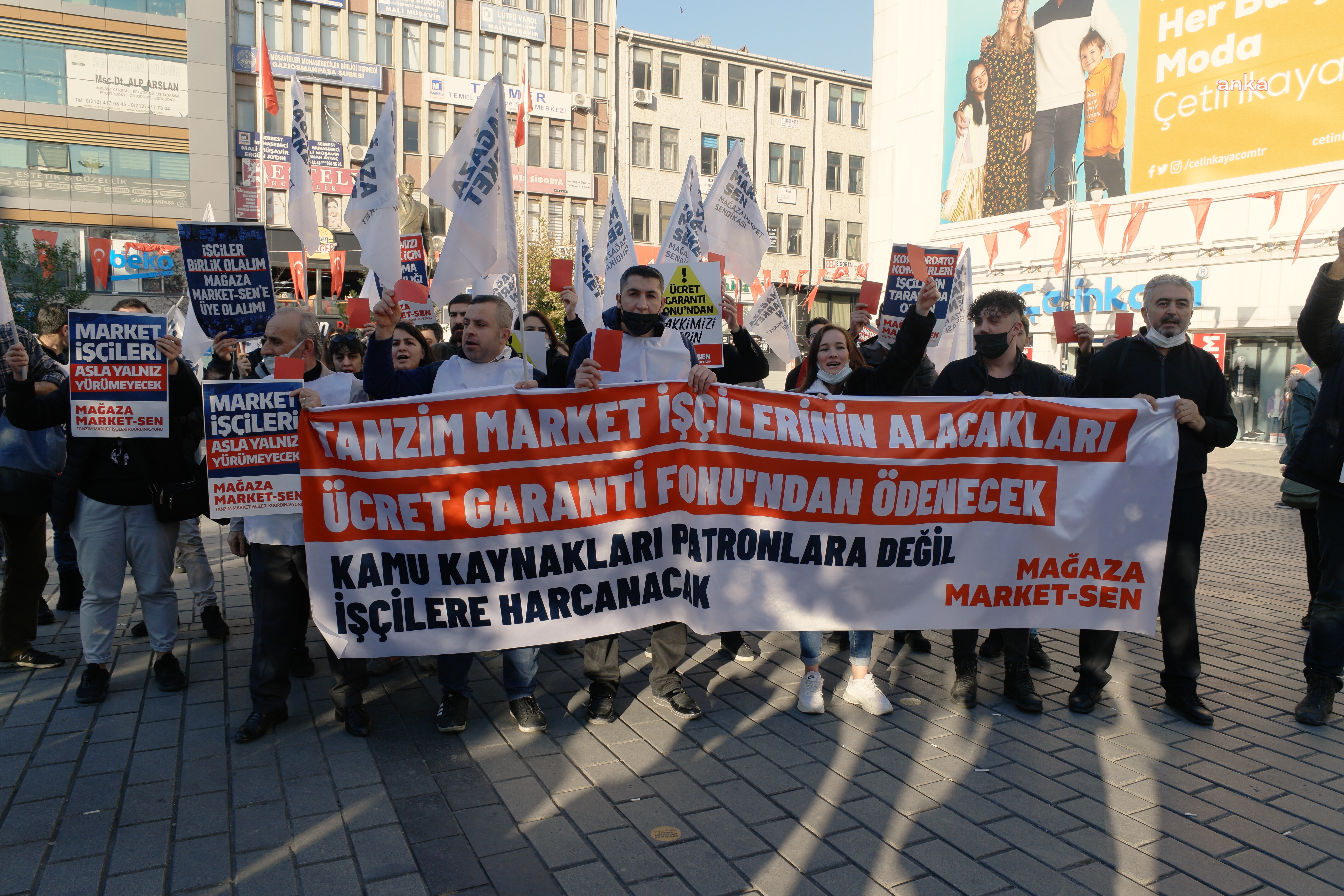 TANZİM MARKET İŞÇİLERİNDEN KONKORDATO KOMİSERİNE KIRMIZI KART: "ÜCRET GARANTİ FONU'NDAN HAKKIMIZI VERİN"