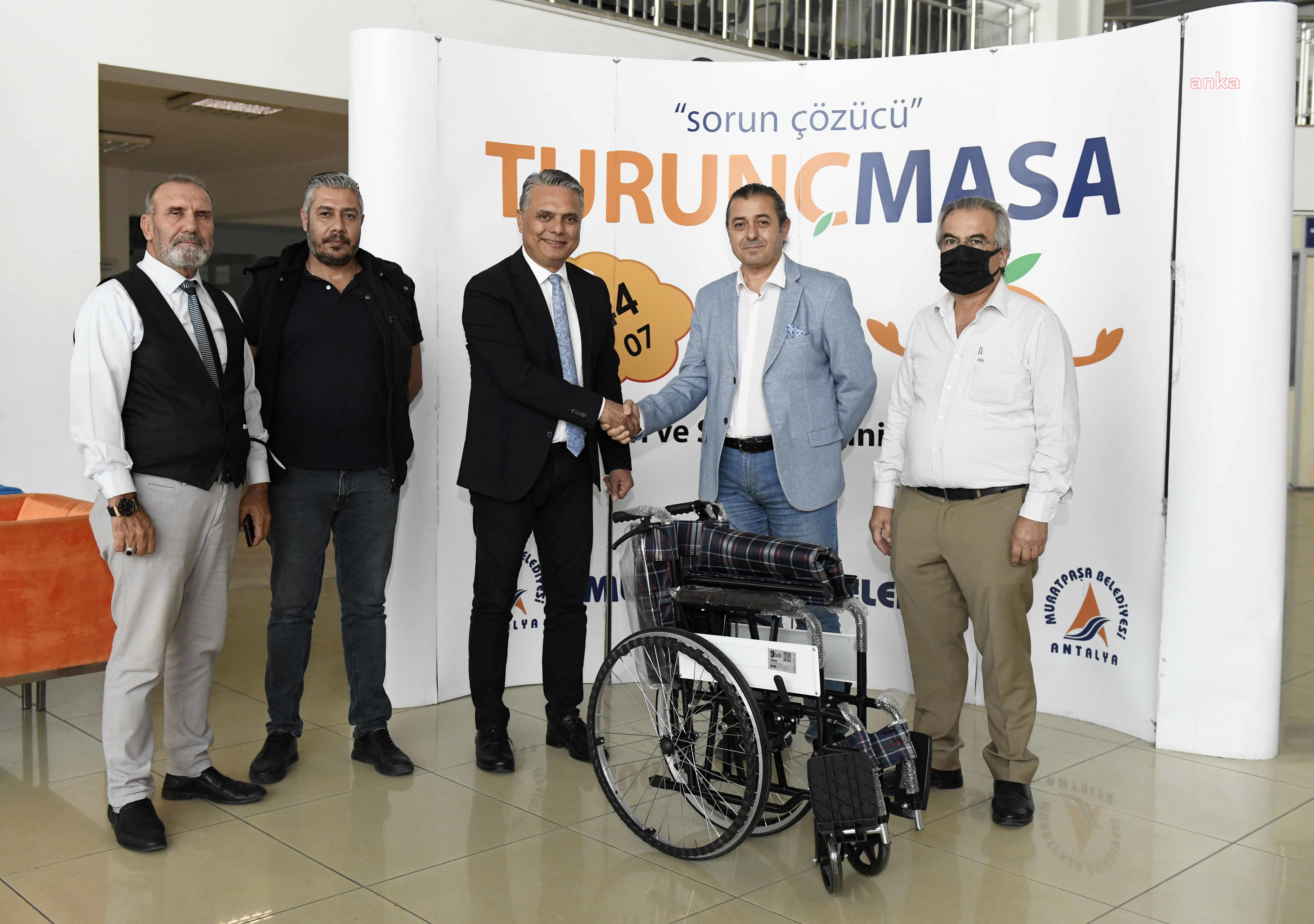MURATPAŞA'DA 20 AİLEYE TEKERLEKLİ SANDALYE