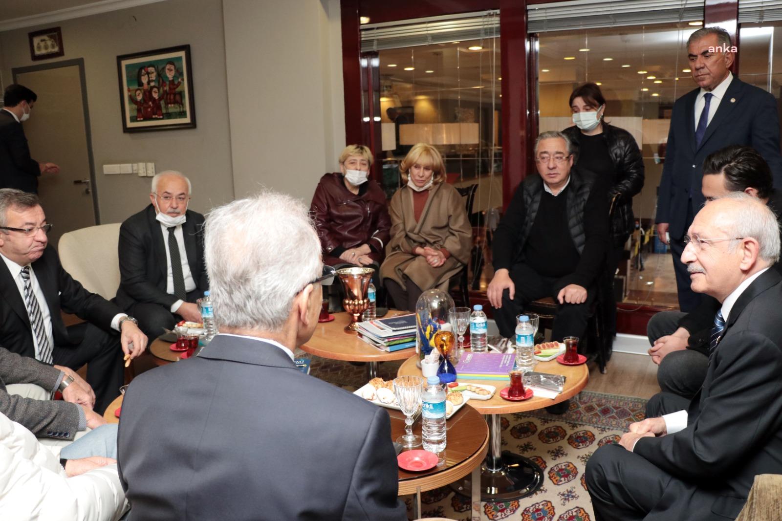 KILIÇDAROĞLU’NDAN ESKİ BAKAN GÜNEŞ’İN AİLESİNE TAZİYE ZİYARETİ