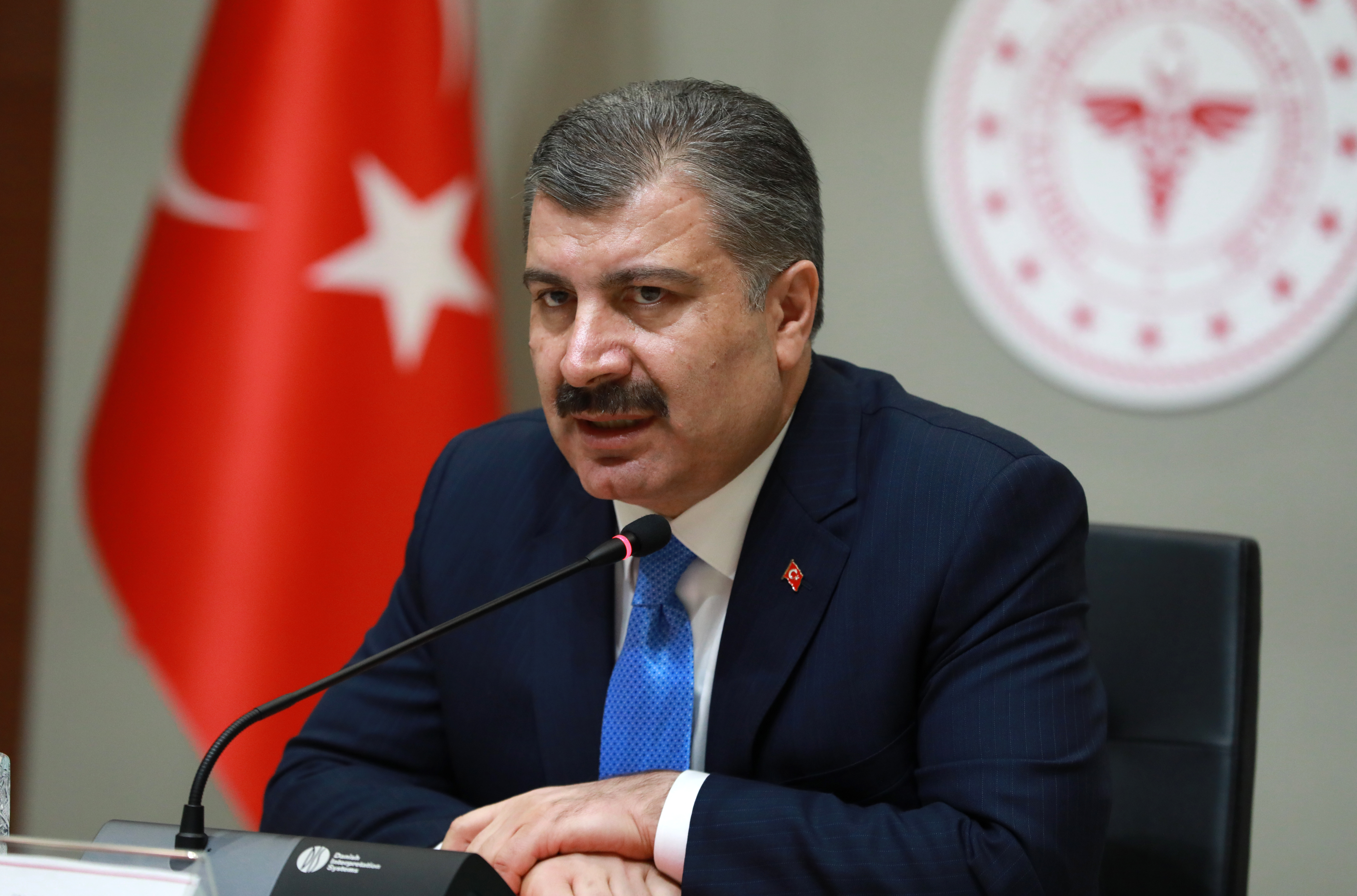 BAKAN KOCA R0 DEĞERİNİ AÇIKLADI: ŞU ANDA BİR HASTA 1.56 KİŞİYE BULAŞTIRIYOR