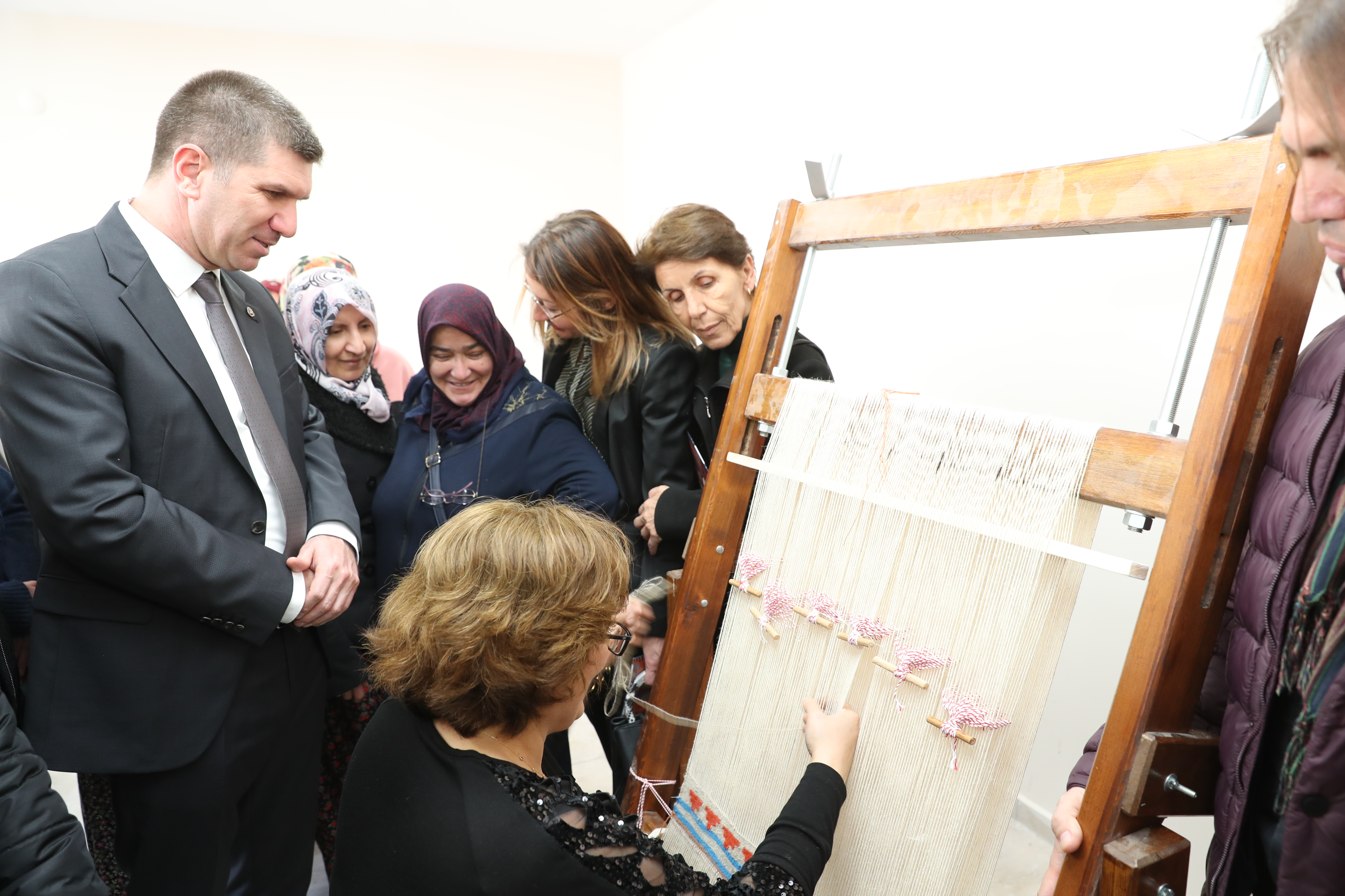 BURDUR BELEDİYESİ'NDEN AL YAZMA KİLİM DOKUMA KURSU