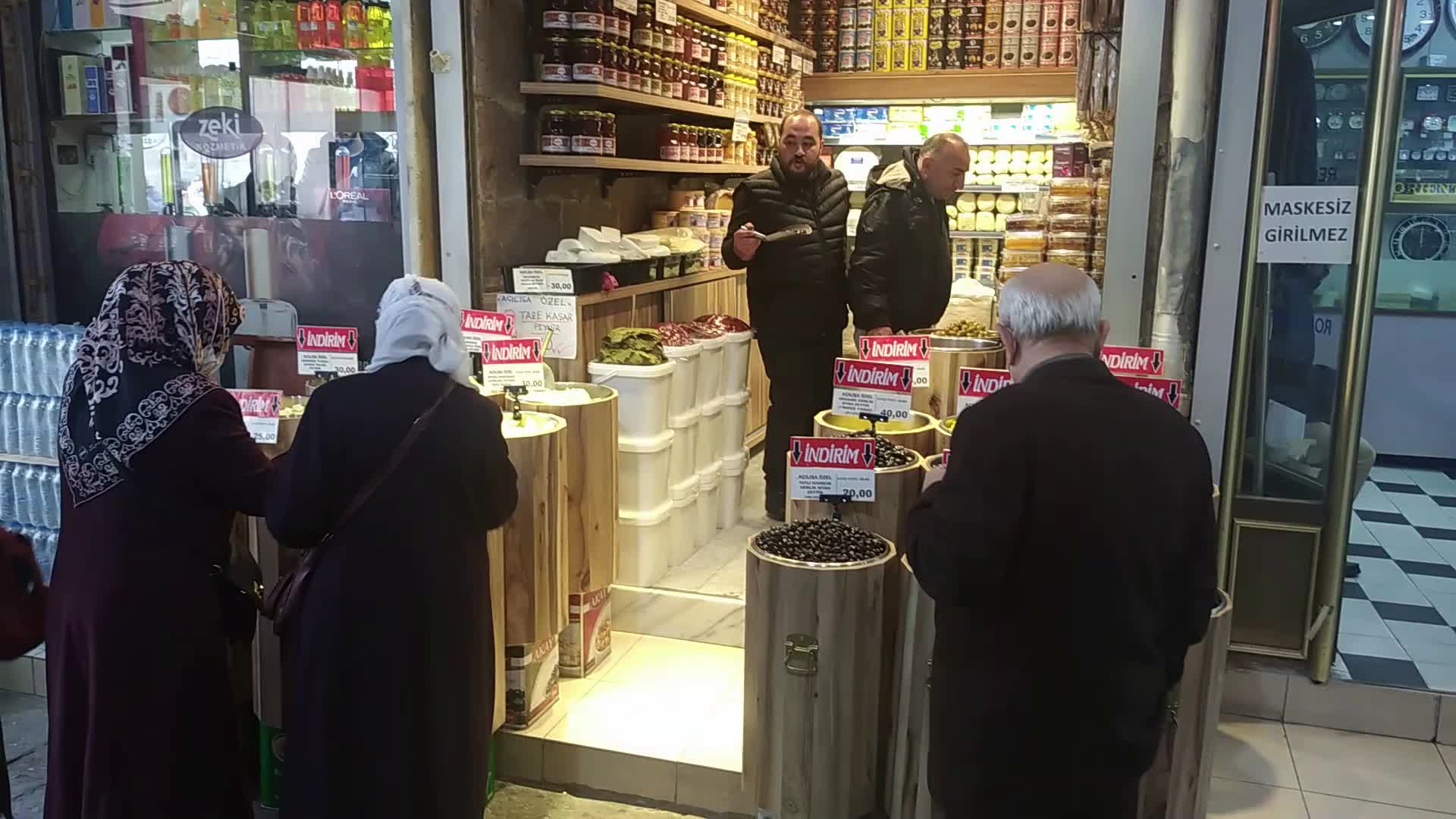KAYSERİLİ PEYNİRCİ: İNSANLARIN ŞU AN BAKTIKLARI TEK ŞEY ETİKET