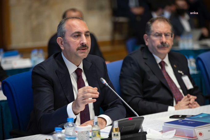 BAKAN GÜL: ADALET BAKANI’NA KİMSE CÜBBE GİYDİREMEZ