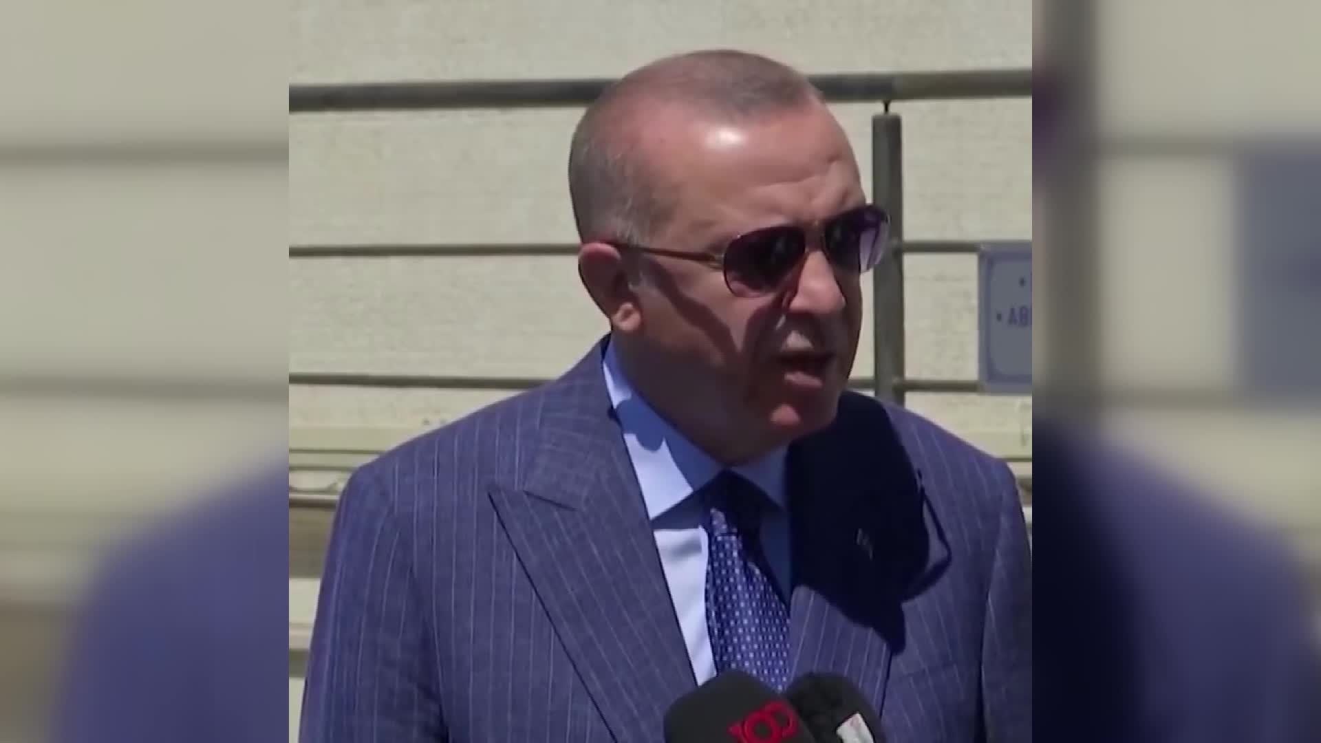 TUNCAY ÖZKAN BAE VİDEOSU YAYINLADI: “DARBE YAPMAKLA SUÇLADIĞI VELİAHT PRENSİ TÖRENLE KARŞILADI. OMURGA BUNUN NERESİNDE”