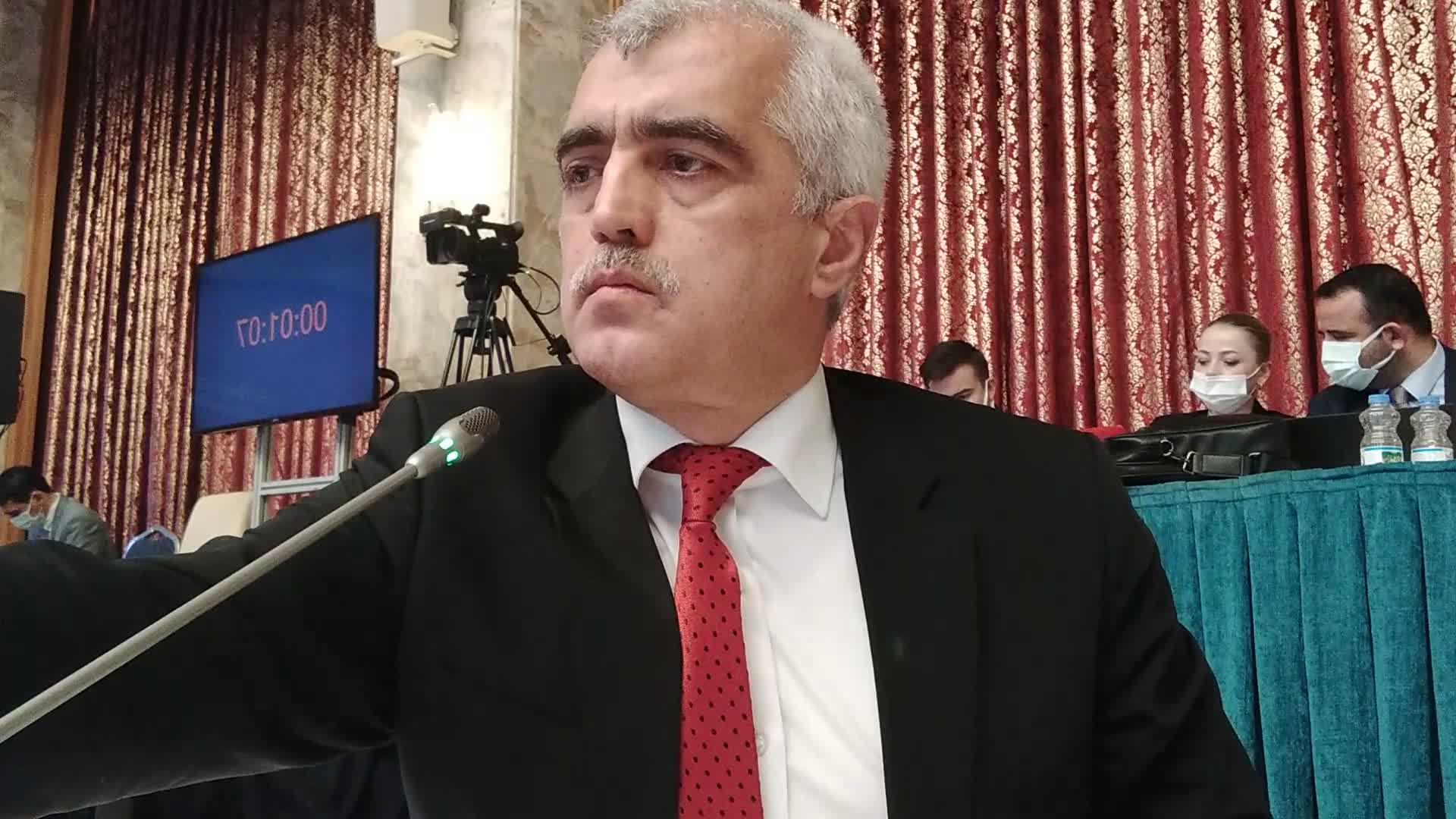 GERGERLİOĞLU: "İHRAÇ EDİLEN DOKTORLAR ADINA KONUŞUYORUM. BU NASIL BİR NAZİ UYGULAMASIDIR"