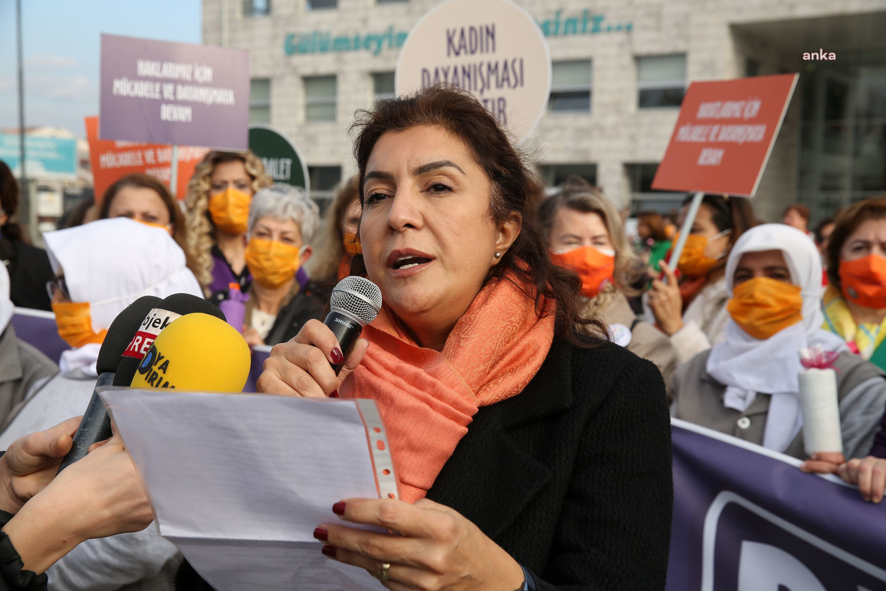 NİLÜFER'DE KADINLARDAN 25 KASIM EYLEMİ