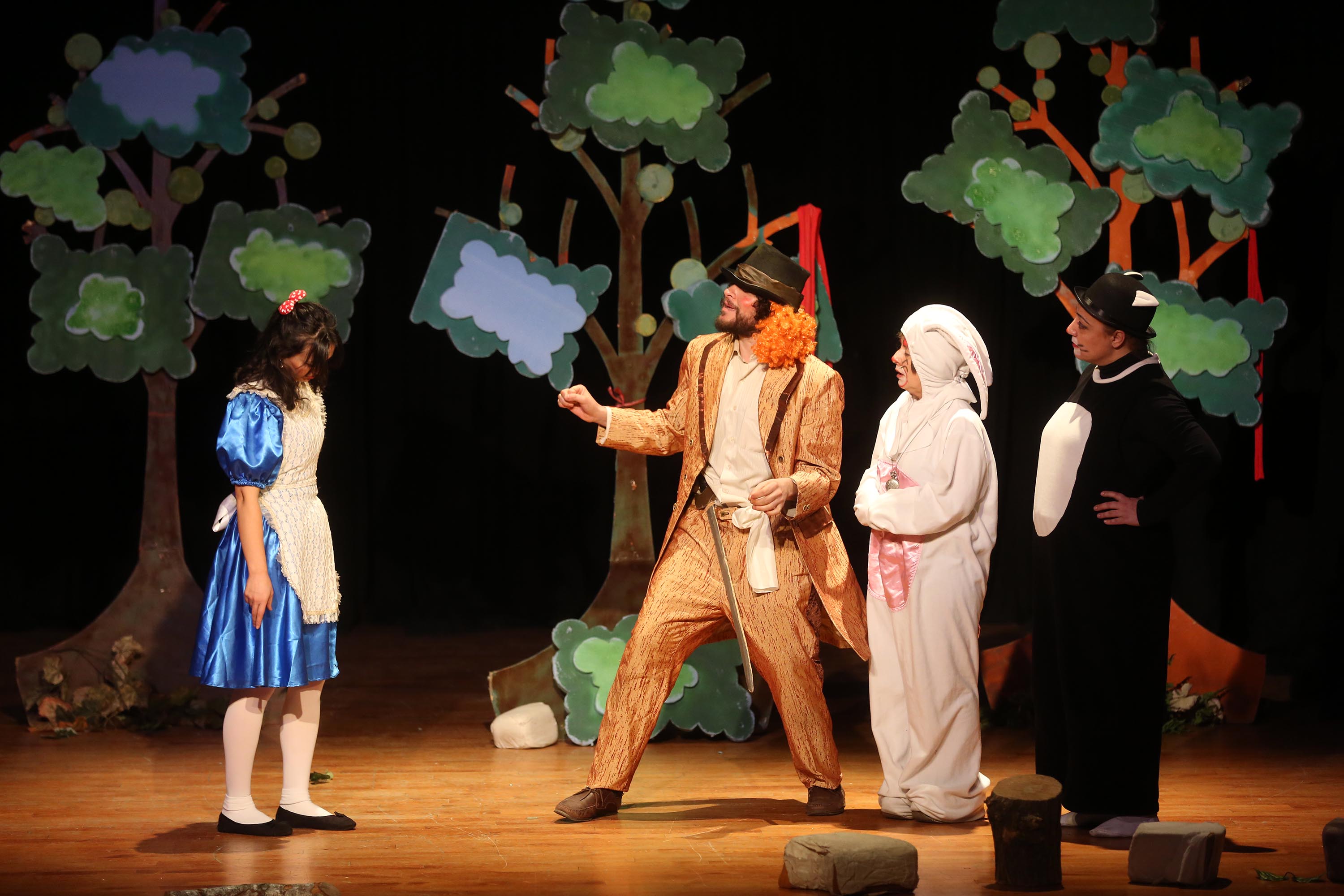 YENİMAHALLE'DE "ALİS HARİKALAR DİYARINDA" MİNİKLERİ BÜYÜLEDİ