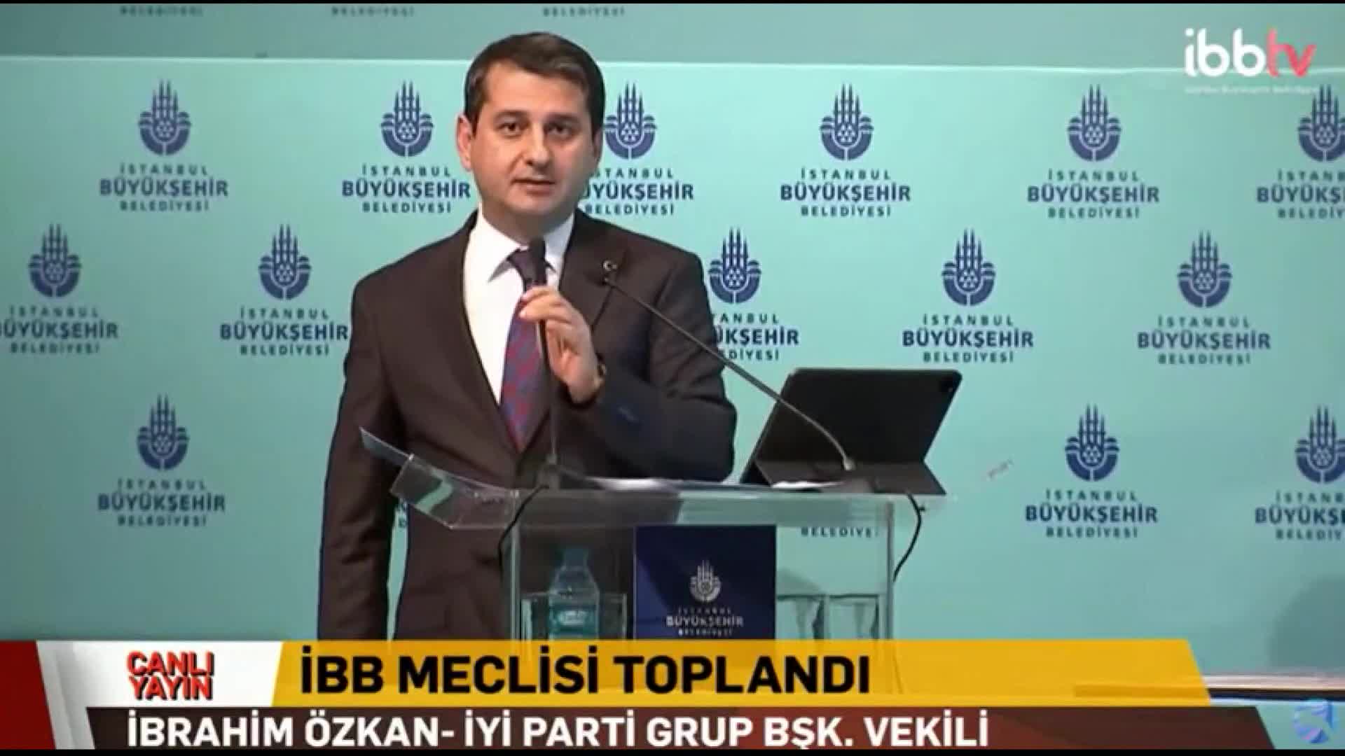 İBRAHİM ÖZKAN: “DAMAT BAKAN BERAT BEYEFENDİ'NİN HAKKINI YEMİŞİZ. KENDİSİNDEN ÖZÜR DİLİYORUM"