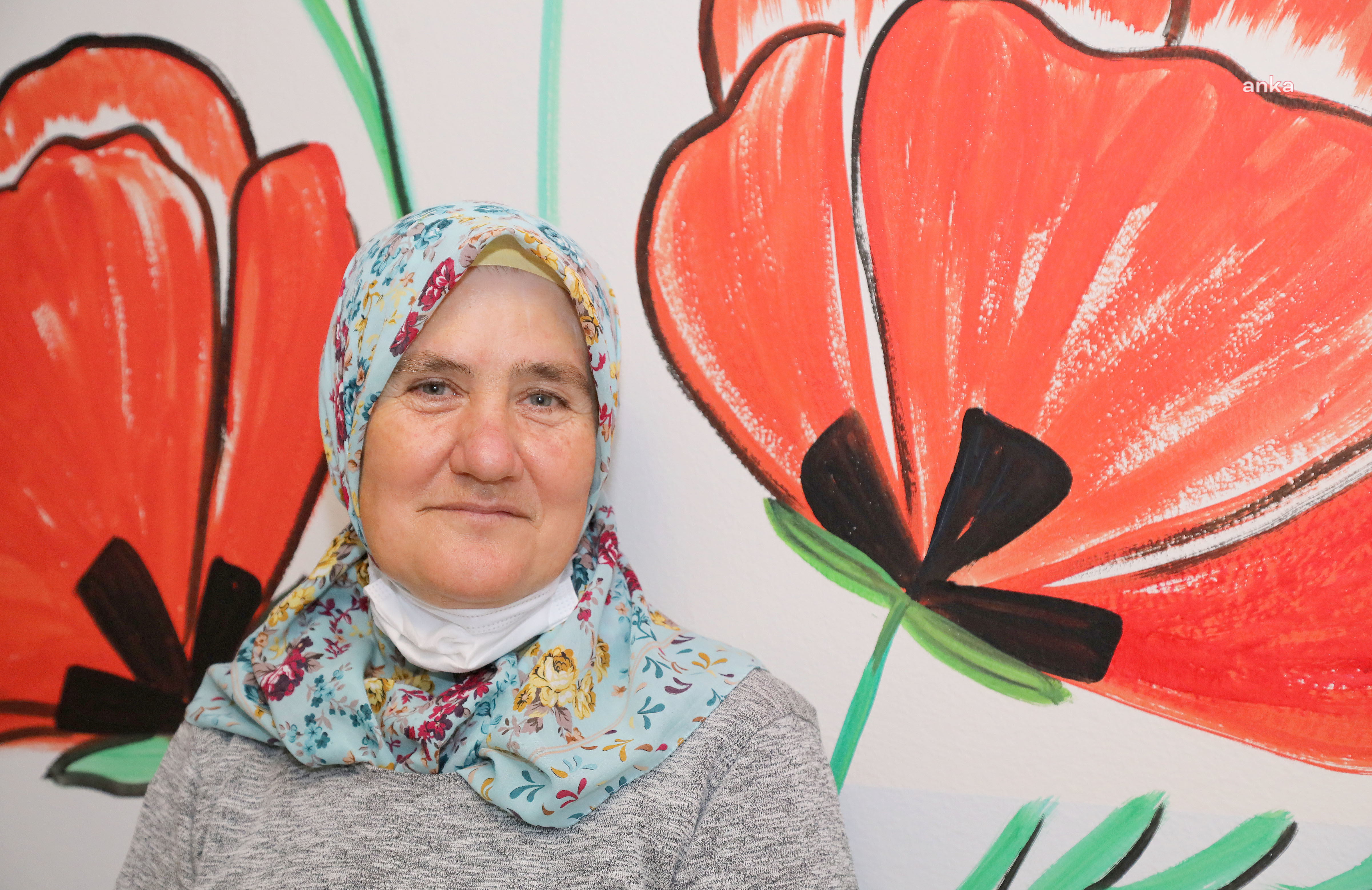 MOTİFLERİNİ KADINLAR İÇİN İŞLEDİ