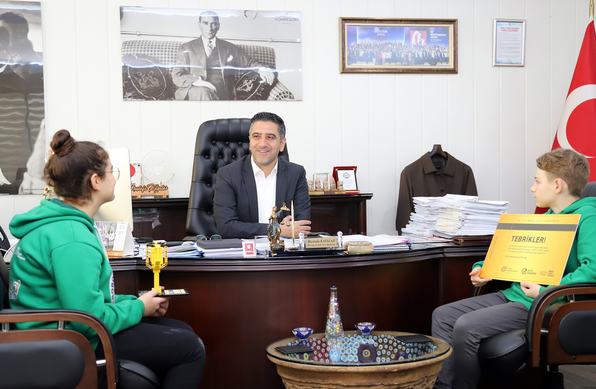 MENDERES'İN BİLİM KAHRAMANLARI BELEDİYE BAŞKANI KAYALAR'I ZİYARET ETTİ