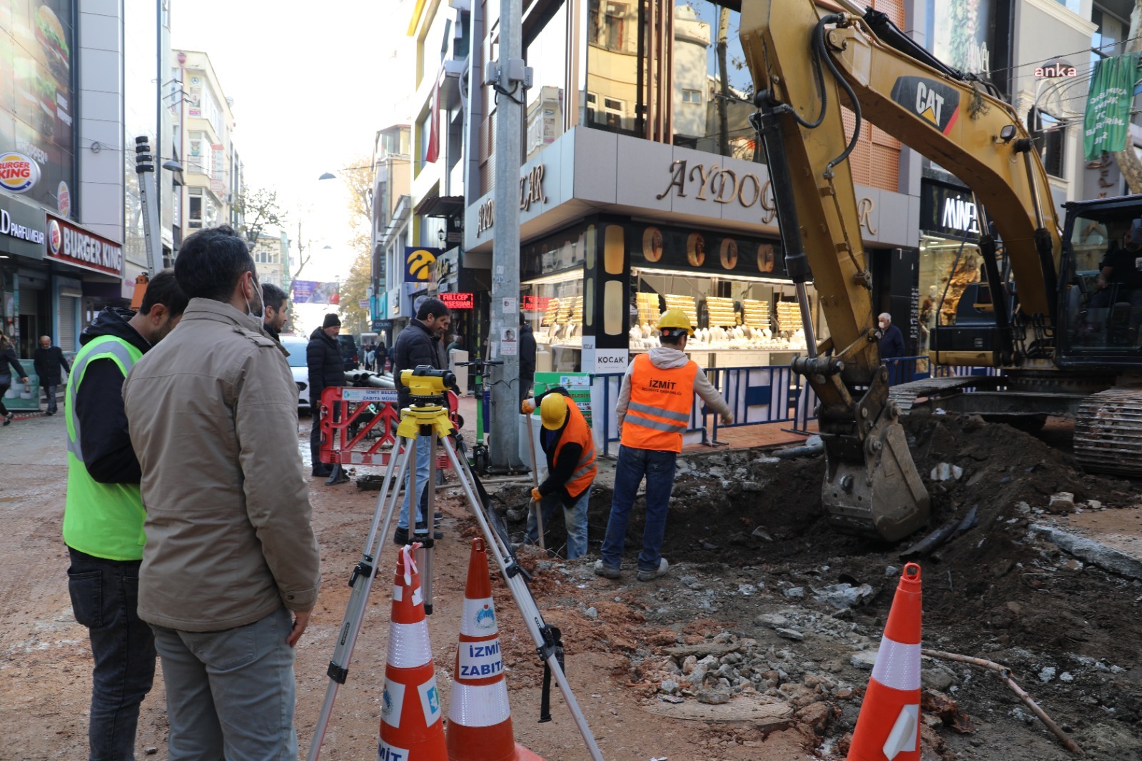 İZMİT BELEDİYESİ: "45 GÜN ÖNGÖRÜLEN ÇALIŞMAYI, 20 GÜNDE TAMAMLADIK"