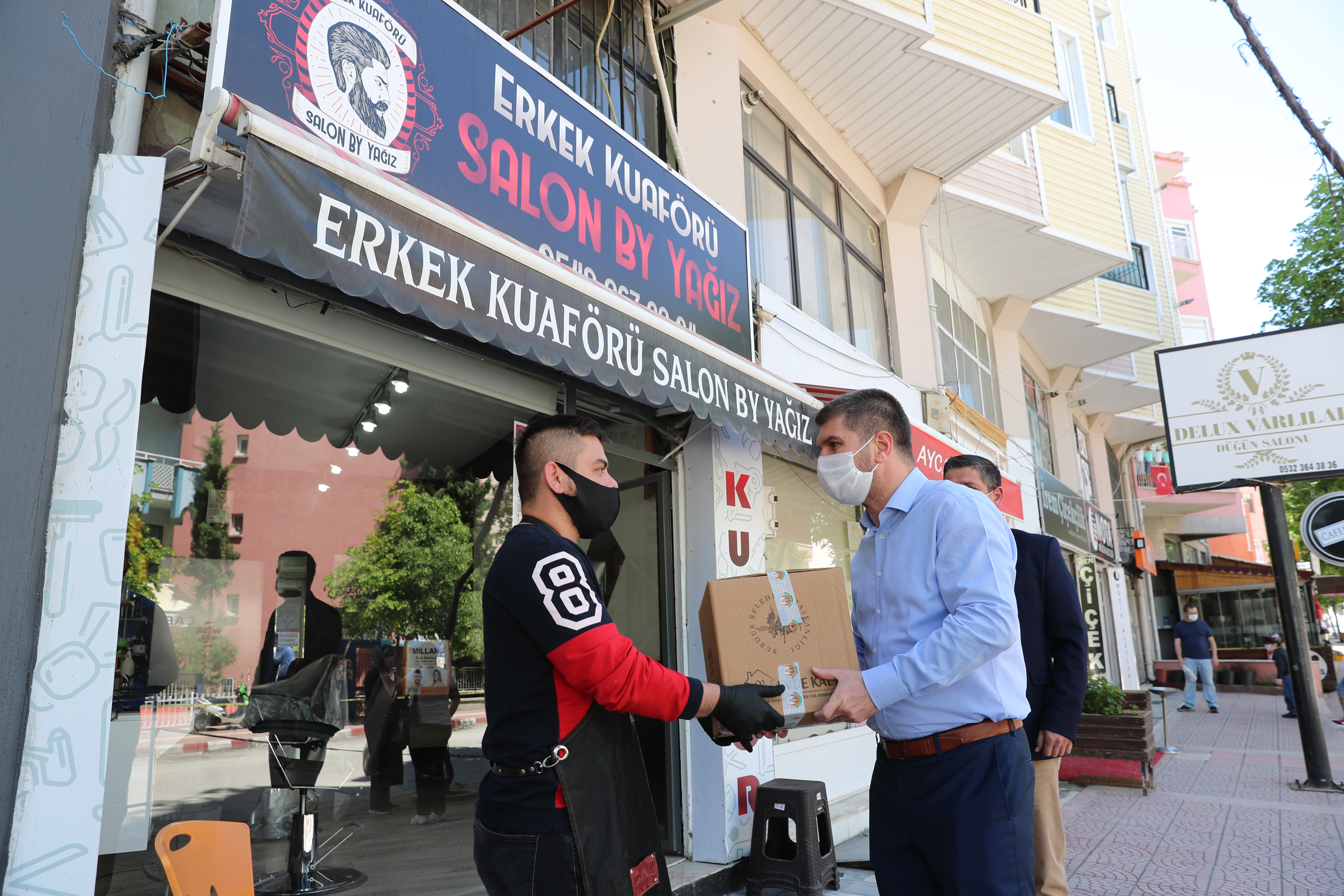 BURDUR BELEDİYE BAŞKANI ERCENGİZ'DEN BERBER VE KUAFÖRLERE ZİYARET
