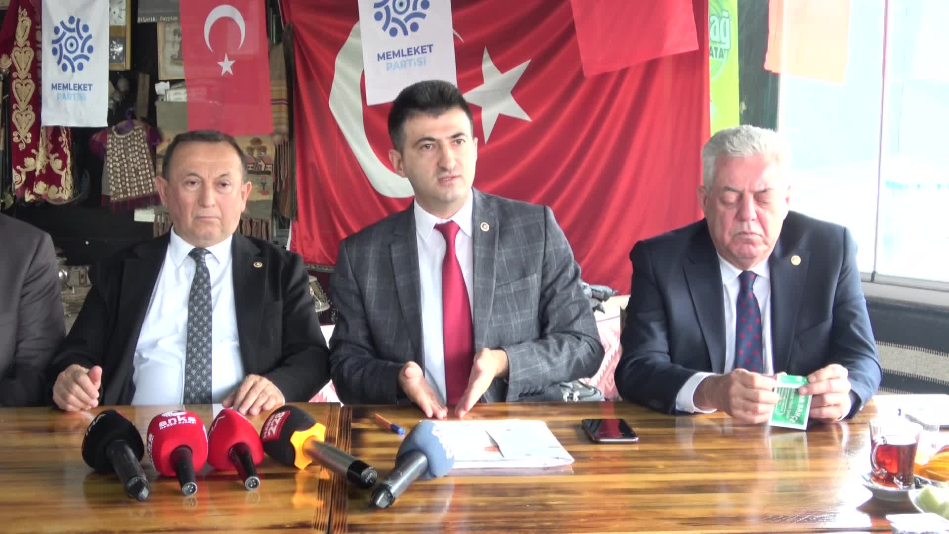 MEMLEKET PARTİLİ ÇELEBİ: “DIŞ GÜÇLER Mİ SANA EURO İLE GEÇİŞ YAPTIRTIYOR”