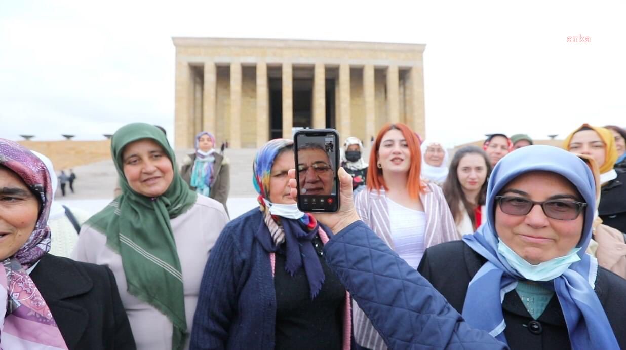 MEZİTLİ'NİN ÜRETİCİ KADINLARINDAN ANITKABİR ZİYARETİ