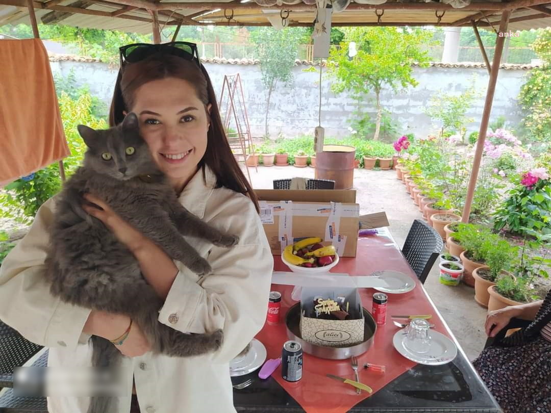 BALKONA KAÇAN KEDİSİNİ ALMAYA ÇALIŞAN GENÇ DOKTOR 5'İNCİ KATTAN DÜŞEREK HAYATINI KAYBETTİ