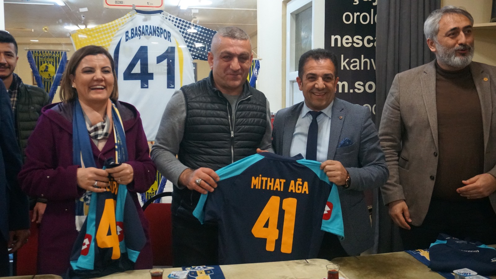 BAŞARANSPOR, ŞAMPİYONLUĞU İZMİT BELEDİYE BAŞKANI HÜRRİYET İLE KUTLADI
