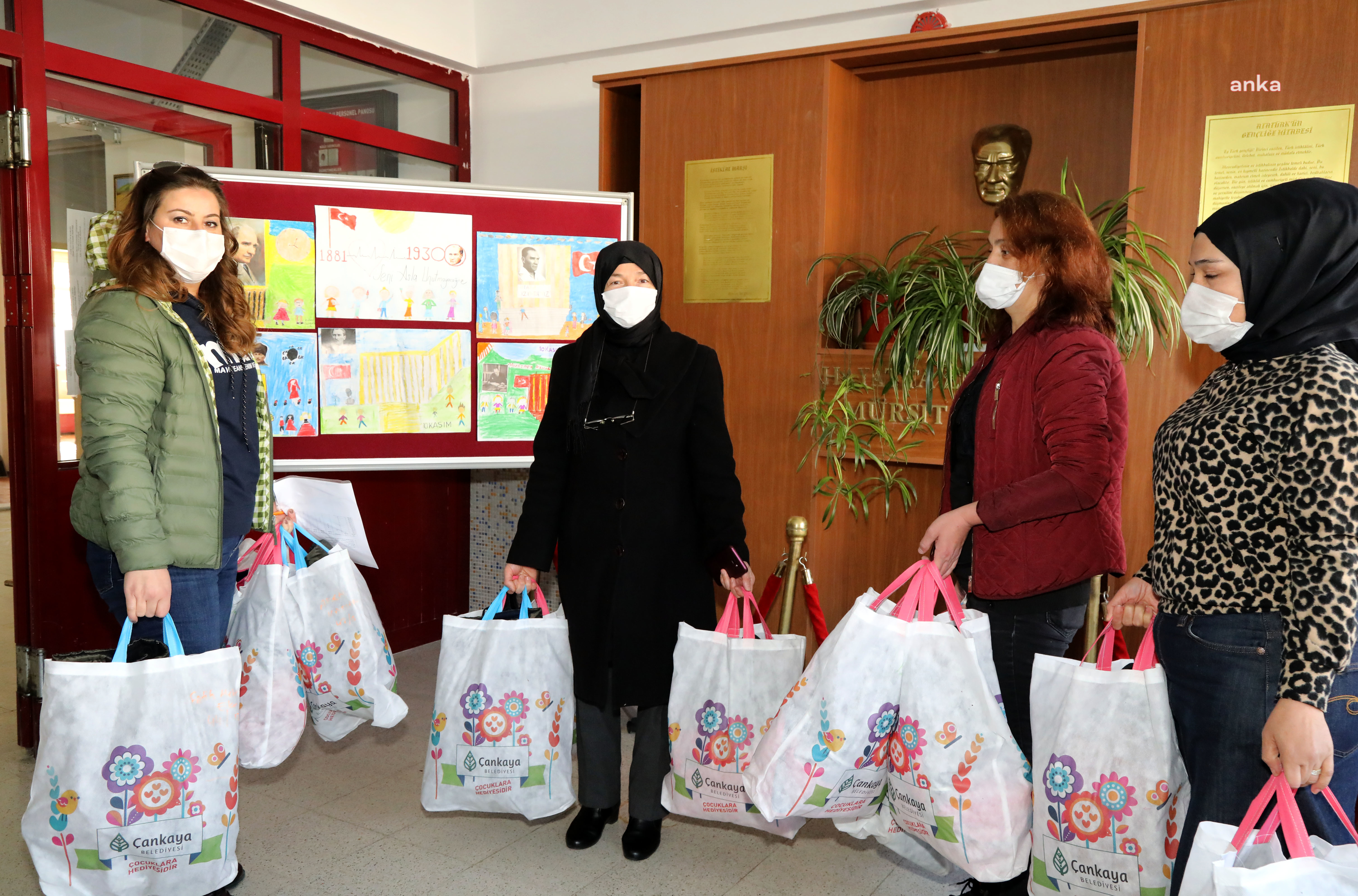 ÇANKAYA BELEDİYESİ'NDEN ÇOCUKLARA BOT VE MONT DESTEĞİ