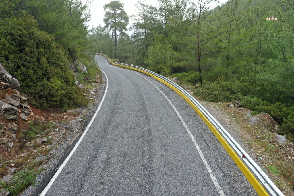 BODRUM BELEDİYESİ CAN GÜVENLİĞİ İÇİN YOLLARDA KORUYUCU ÖNLEM ALIYOR