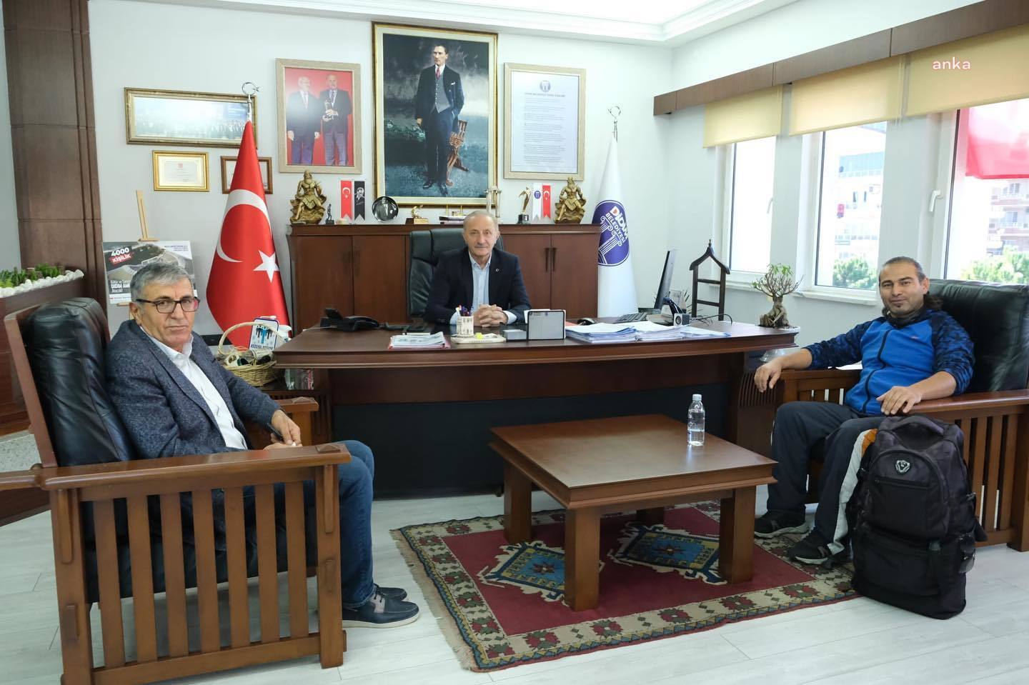 TÜRKİYE’Yİ YÜRÜYEREK GEZEN DANIŞMAZ’DAN DİDİM BELEDİYE BAŞKANI ATABAY’A ZİYARET