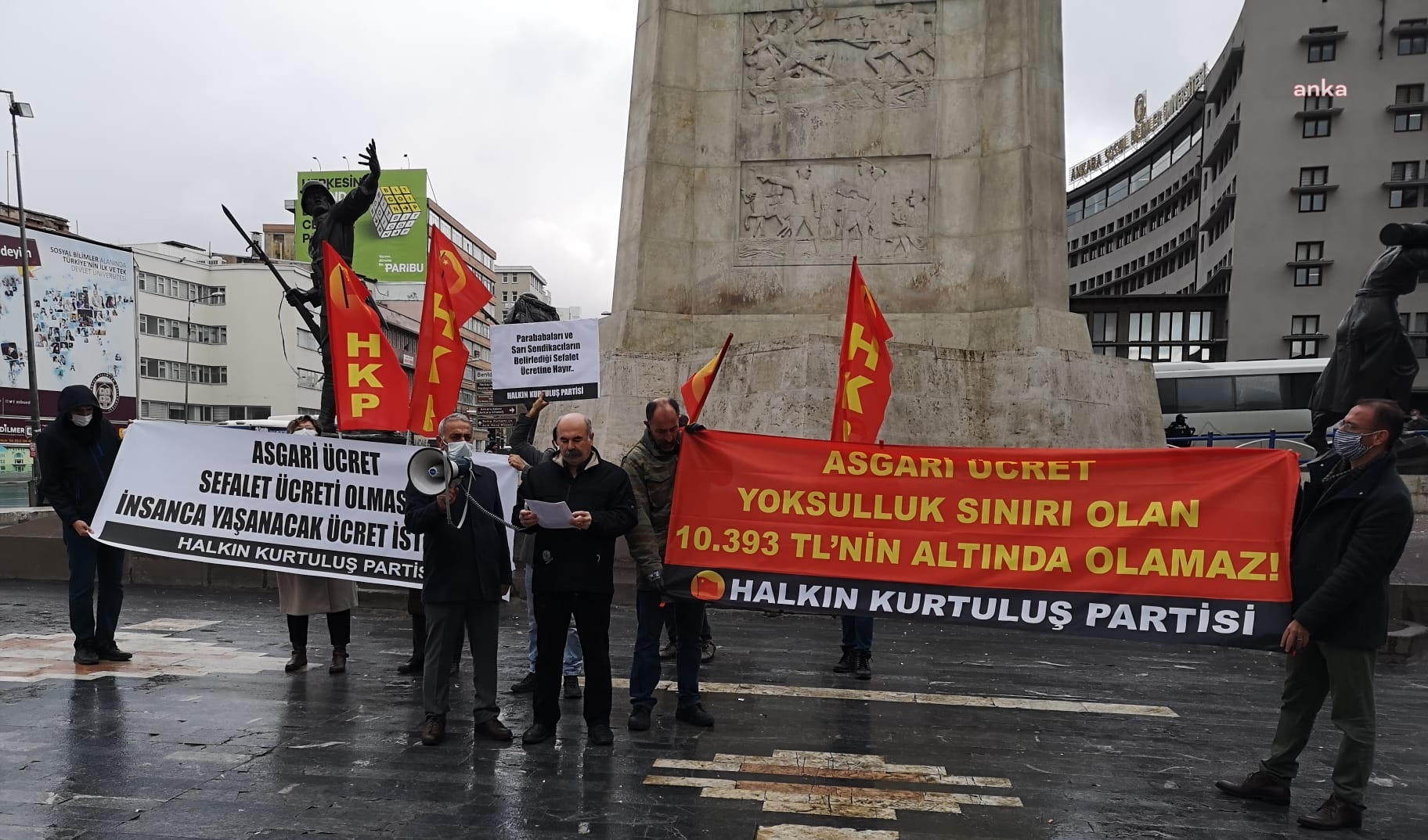 “ASGARİ ÜCRET, YOKSULLUK SINIRI OLAN 10 BİN 393 LİRANIN ALTINA DÜŞMEMELİ”