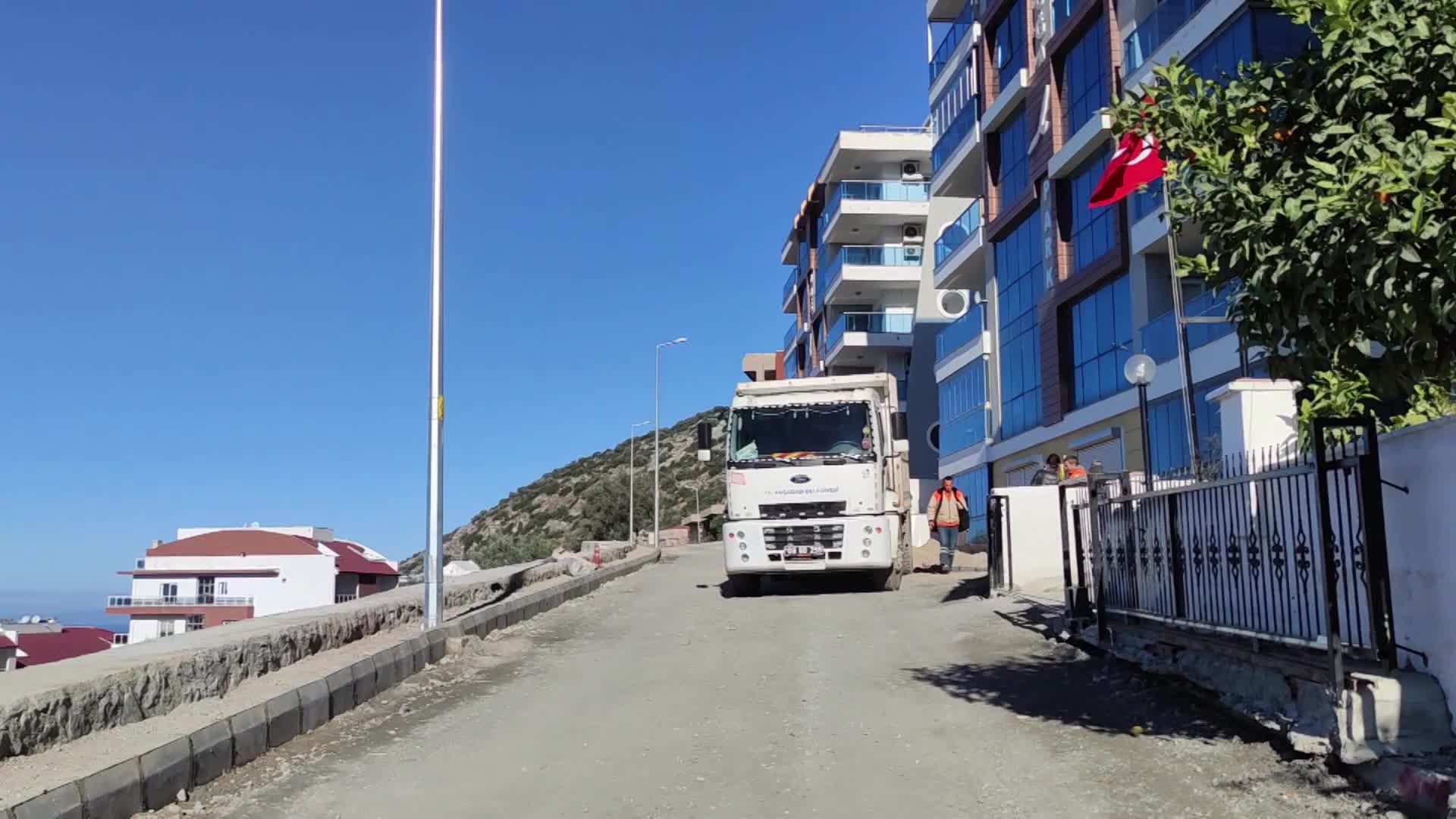 KUŞADASI BELEDİYESİ ALT VE ÜST YAPI ÇALIŞMALARINA DEVAM ETTİ