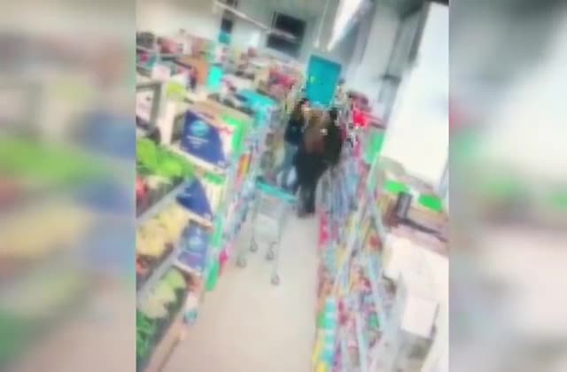 MASKE UYARISI YAPAN MARKET ÇALIŞANLARINA SİLAH ÇEKTİ