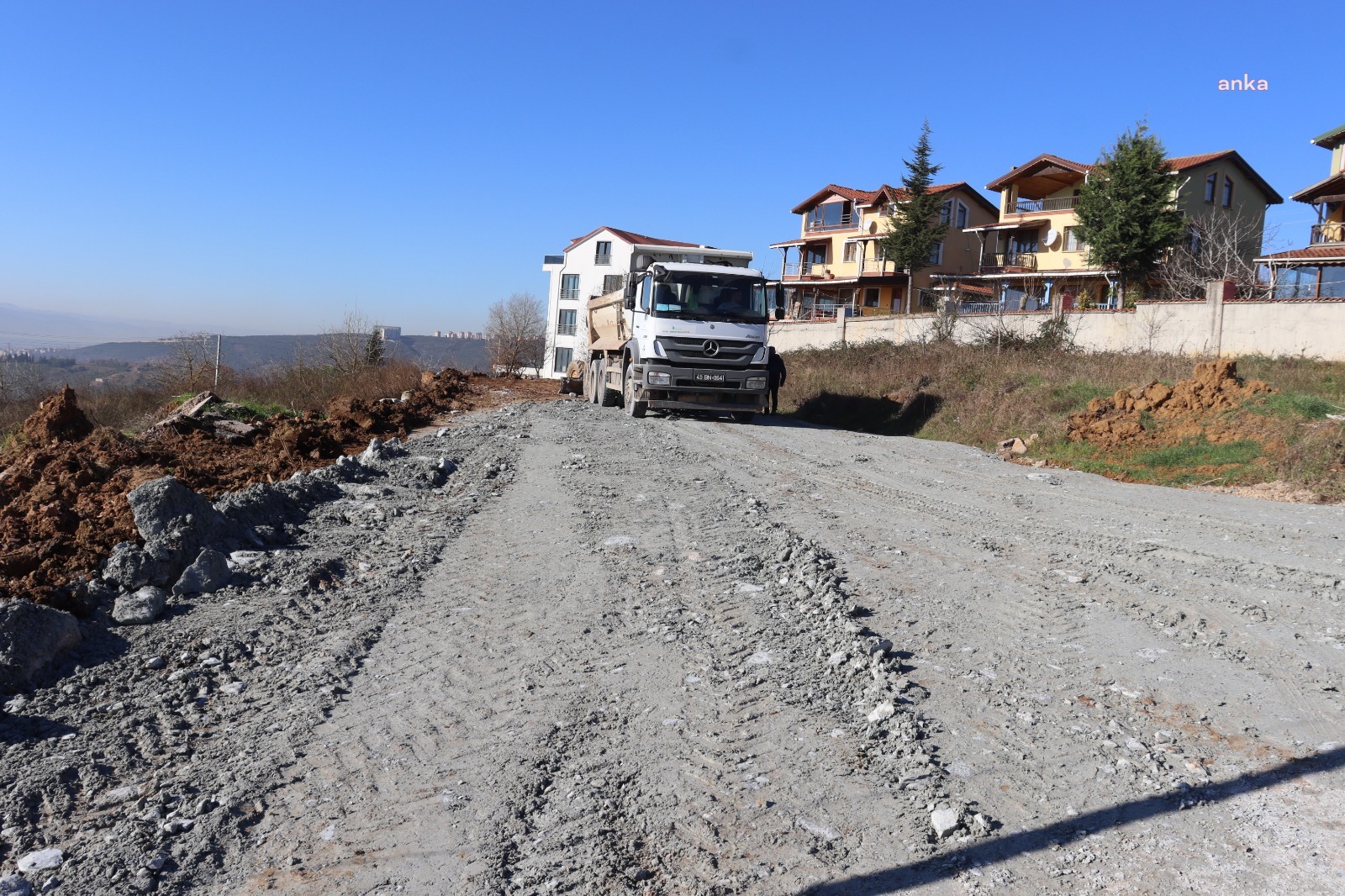 İZMİT BELEDİYESİ, KABAOĞLU'NDA YENİ İMAR YOLU AÇIYOR