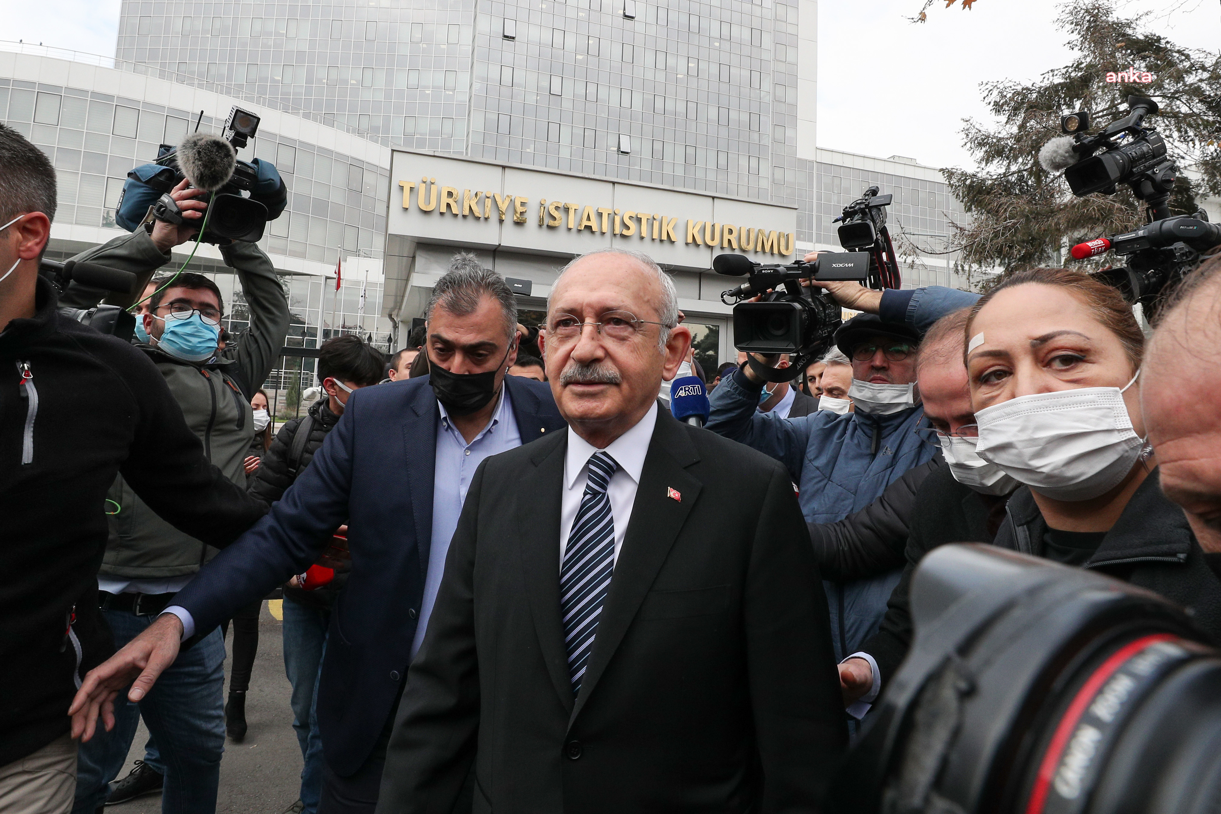 TÜİK'İN KAPILARI KILIÇDAROĞLU'NA AÇMAMASINA TEPKİLER: "KAPILARI HALKA KAPATAN YOKSULLUK DÜZENİNİ DEĞİŞTİRECEĞİZ”