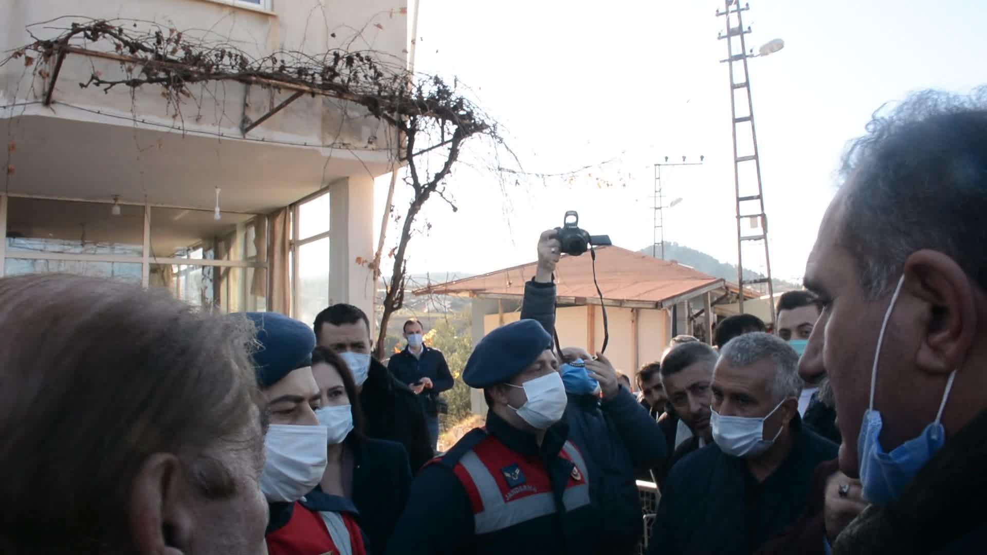 BİLECİK'TE KÖYLÜLER DEMİRDEN BARİKATLARA RAĞMEN ÇED TOPLANTISI YAPTIRMADI