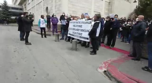 SAĞLIK EMEKÇİLERİ: "BİZLERİ YOK GÖREN DÜZENLEMEYİ BİZ DE KABUL ETMİYORUZ"