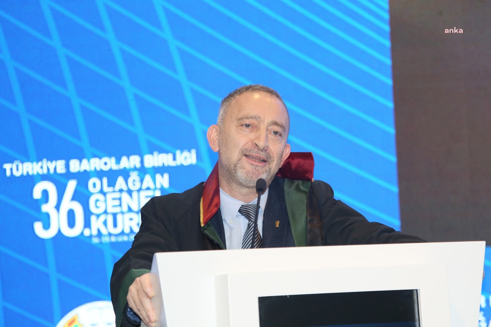 ÜMİT KOCASAKAL’DAN FEYZİOĞLU’NA: "TAKSİ ŞOFÖRÜ ‘LÜTFEN ARTIK O BİRLİK BAŞKANI ORADA OTURMASIN’ DEDİ"
