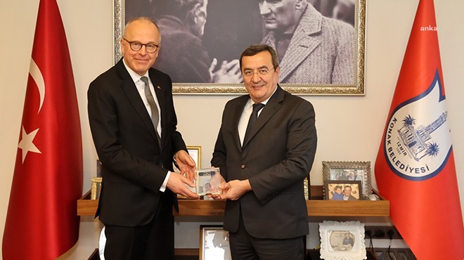 BAŞKAN BATUR İSVEÇ BÜYÜKELÇİSİ'NE KONAK'I ANLATTI