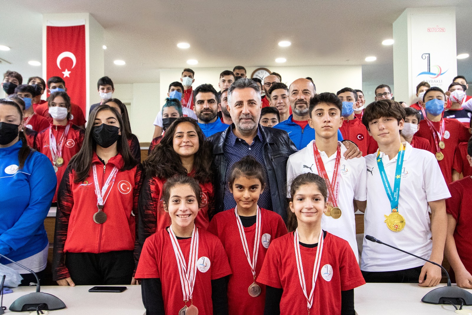 BAYRAKLI BELEDİYESİ'NİN SPORCULARI 4 BRANŞTA 141 MADALYA KAZANDI