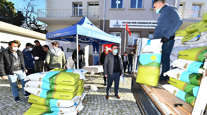 İZMİR BÜYÜKŞEHİR BELEDİYESİ'NDEN ÜRETİCİYE İKLİM DOSTU YEM BİTKİSİ TOHUMU DESTEĞİ