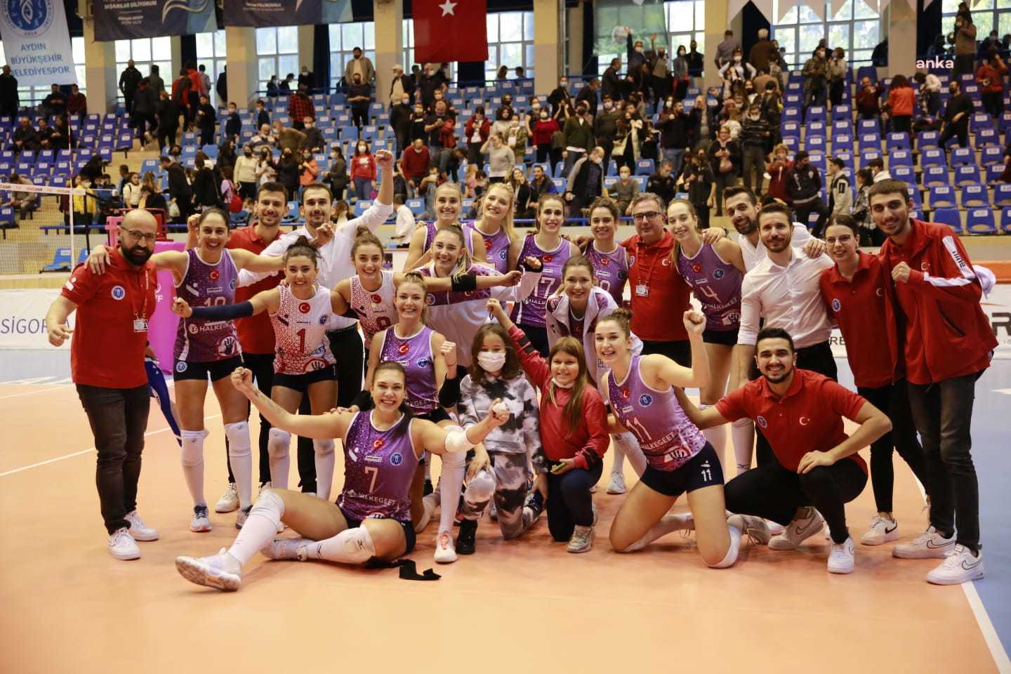 AYDIN KADIN VOLEYBOL TAKIMI AVRUPA YOLUNDA