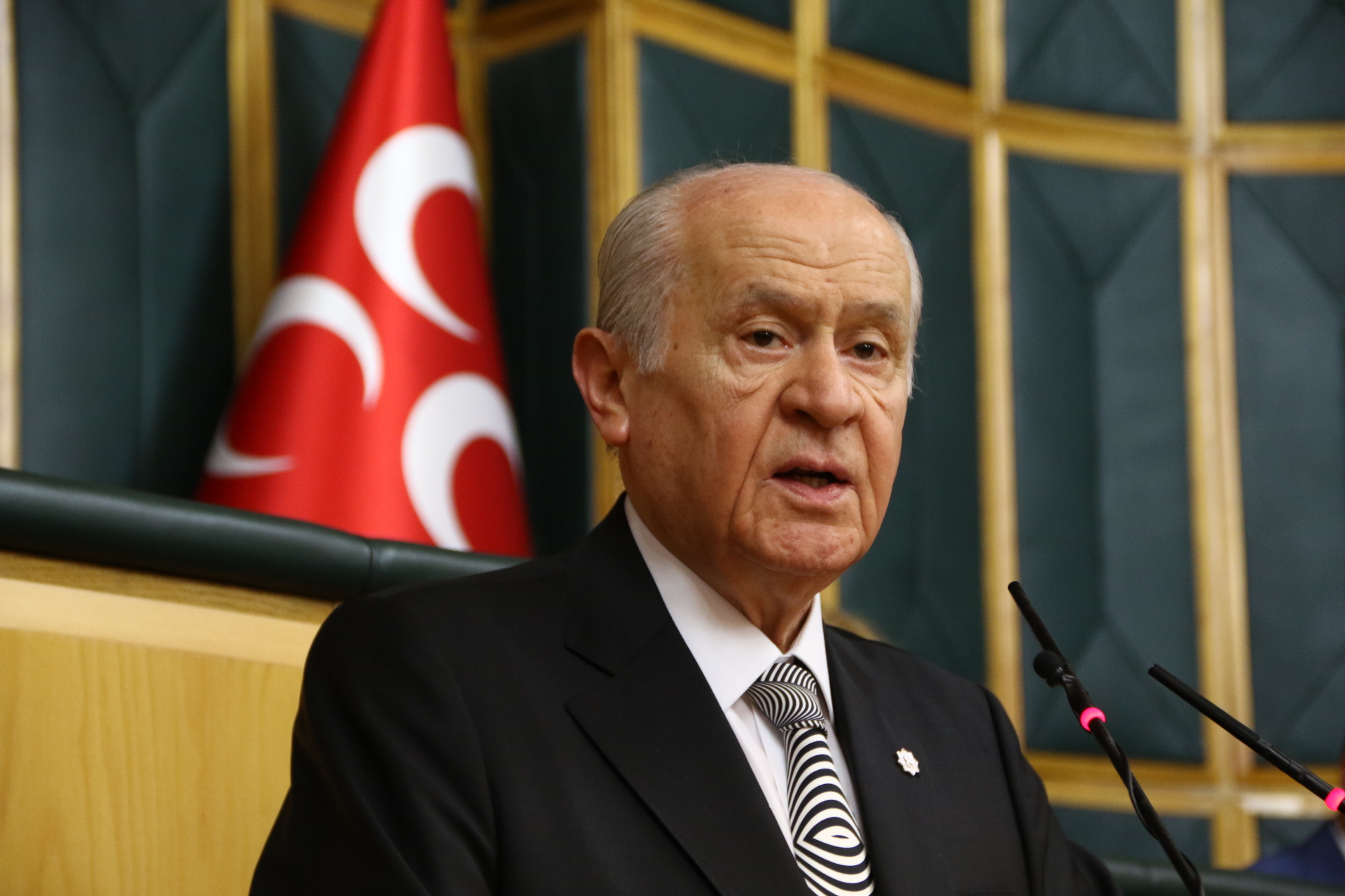 BAHÇELİ: SİYASİ PARTİLER KANUNU DEĞİŞMELİ