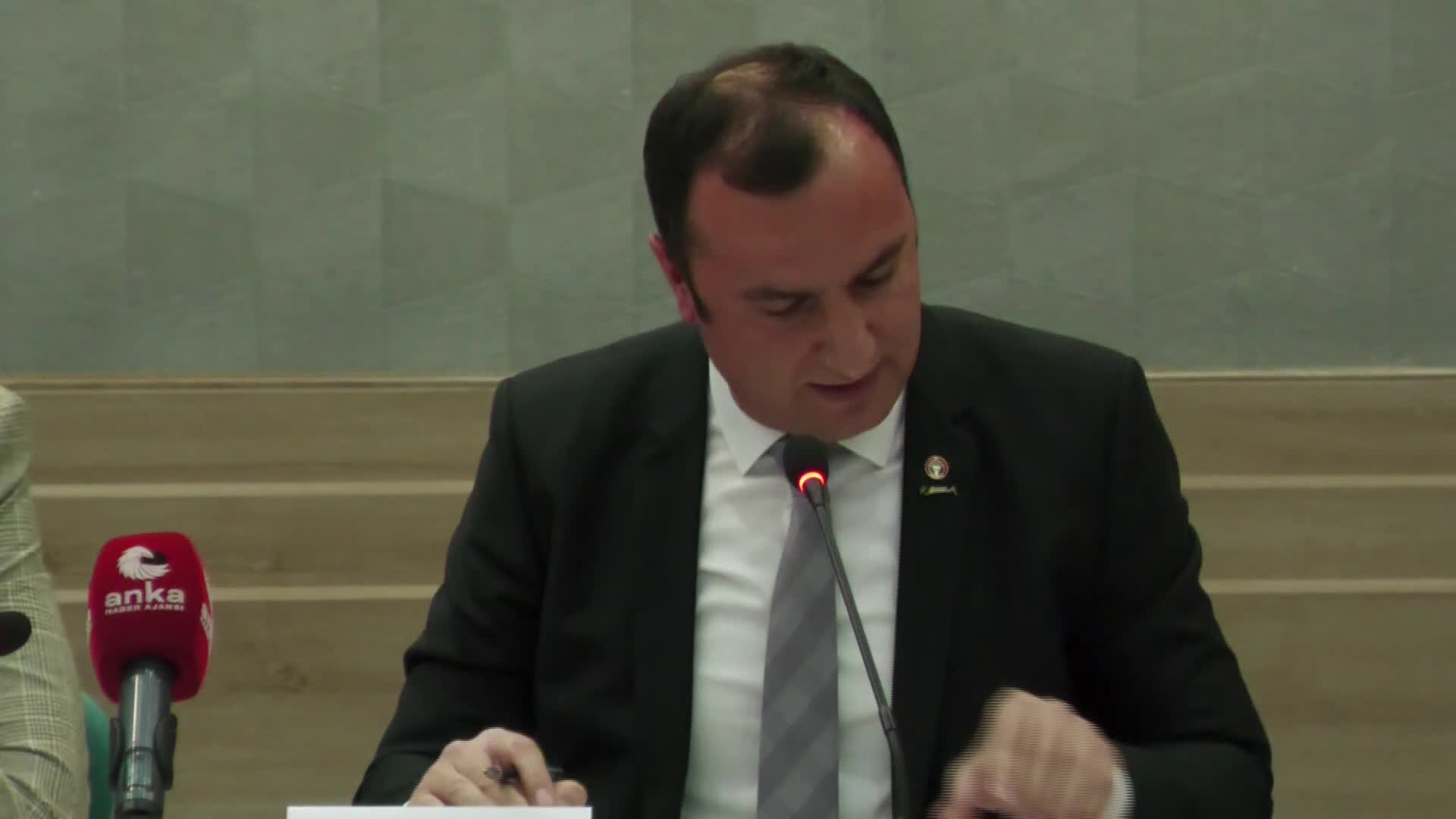 EĞİTİM-İŞ GENEL BAŞKANI ÖZBAY'DAN 'ŞURA' TEPKİSİ: "FASULYEYLE SAYMAYI ÖĞRETTİĞİMİZ ÇOCUKLARIMIZA GÜYA DİN EĞİTİMİ VERECEKLER"