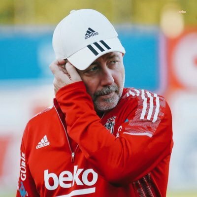 BEŞİKTAŞ TEKNİK DİREKTÖRÜ SERGEN YALÇIN İSTİFA ETTİ