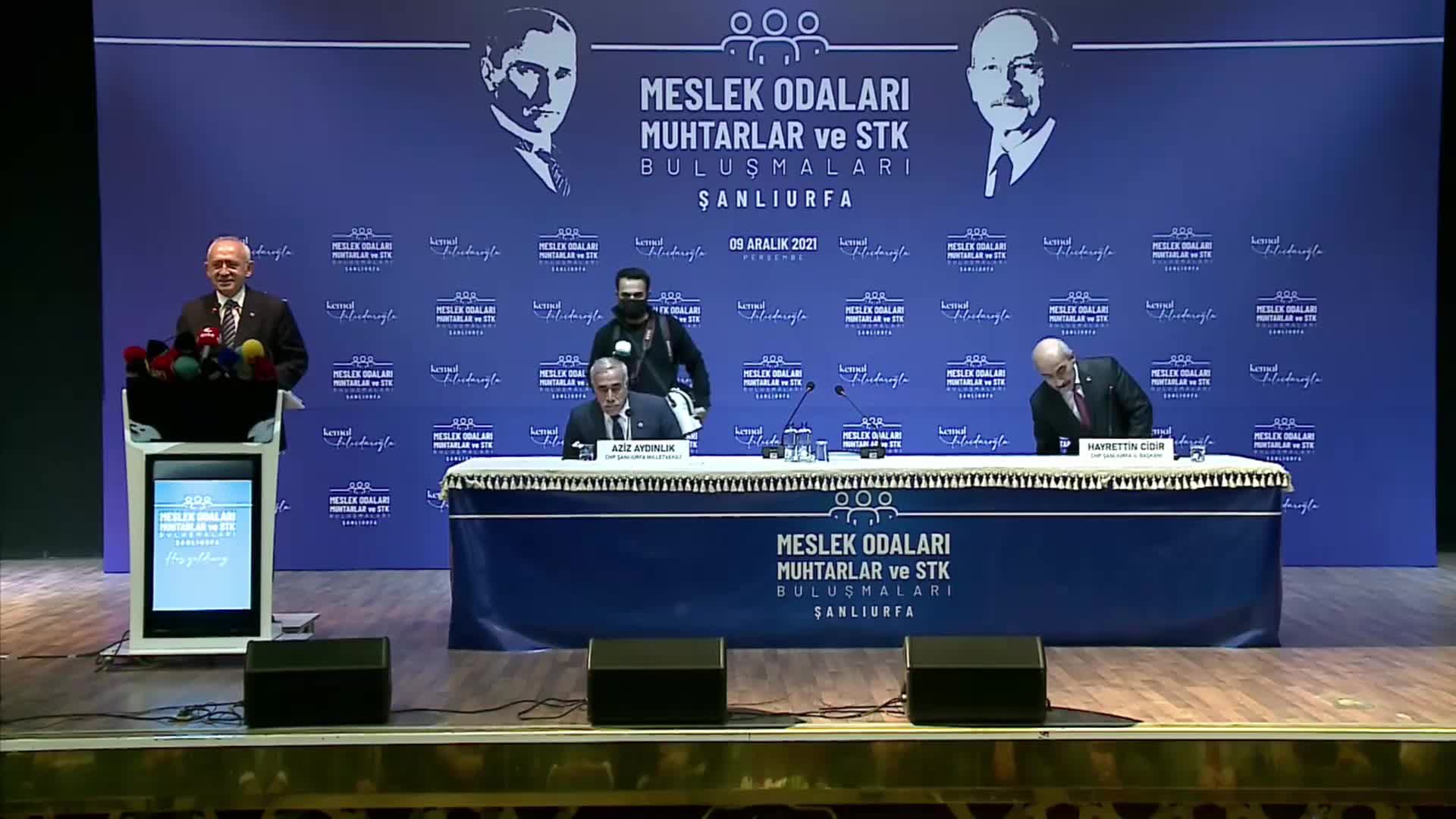 KILIÇDAROĞLU, ŞANLIURFA'DA: “MİLYONLARCA KİŞİNİN İŞ BULDUĞU ORTAM MI, YOKSA BÜTÜN PARAYI BİR KANALA HARCAMAK MI GÜZELDİR?”