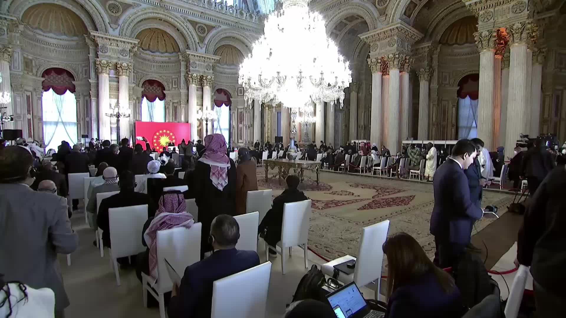 ERDOĞAN: "5 MİLYON YABANCIYA EV SAHİPLİĞİ YAPAN ÜLKEMİZ YENİ BİR GÖÇ YÜKÜNÜ TAŞIYAMAZ"