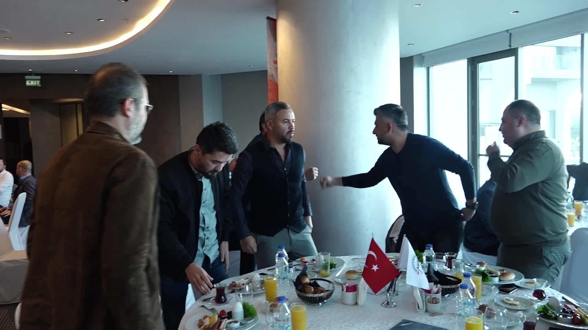 MURATPAŞA BELEDİYE BAŞKANI UYSAL İŞ İNSANLARIYLA BİR ARAYA GELDİ