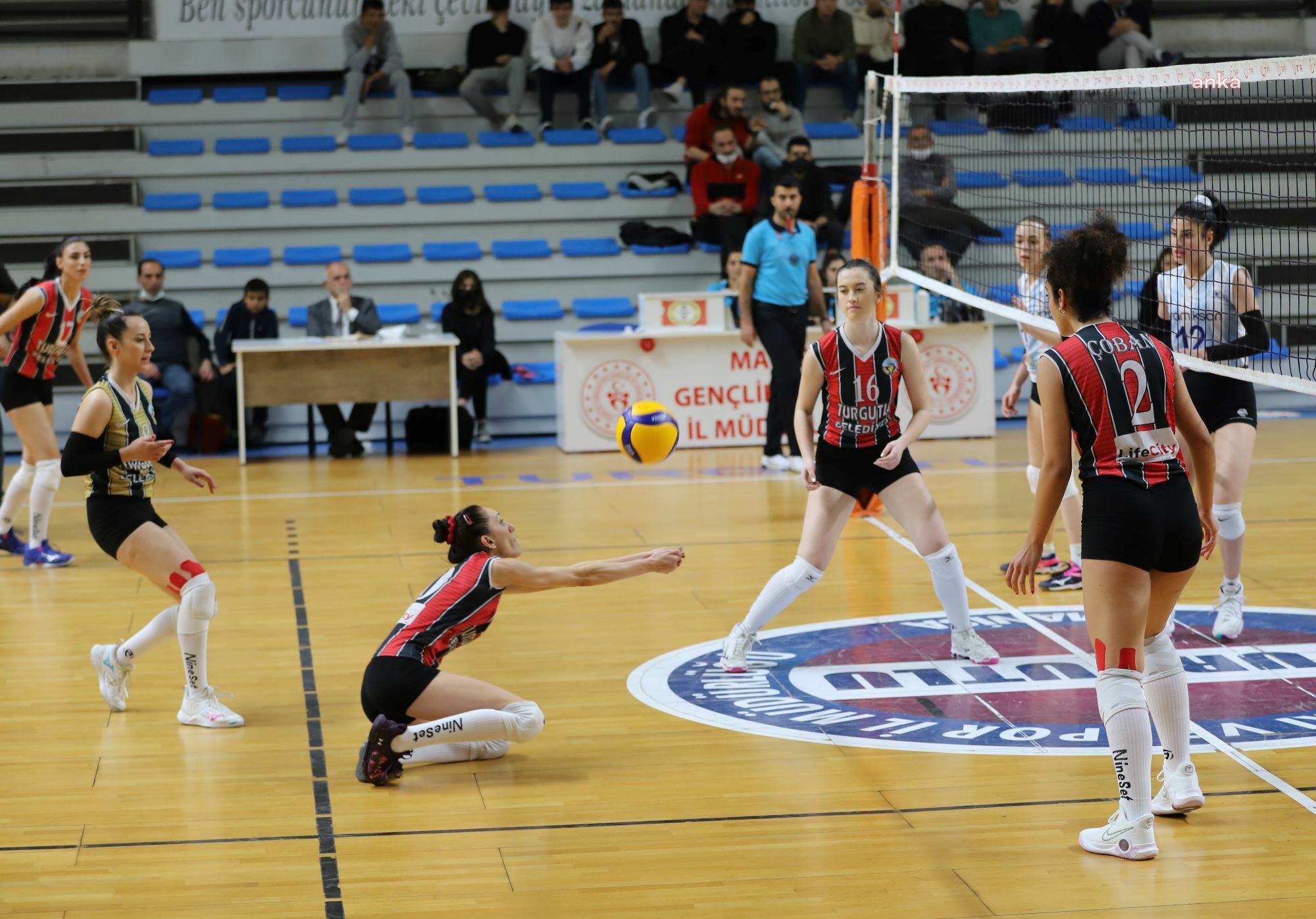 TURGUTLU BELEDİYESPOR KADIN VOLEYBOL TAKIMI SALİHLİ BELEDİYESİ İLE KARŞILAŞACAK