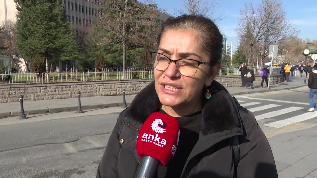 SES GENEL BAŞKANI ATABEY: “SAĞLIK EMEKÇİLERİ, YAŞAM STANDARTLARINI KORUYABİLMEK İÇİN NÖBET SATIN ALIYORLAR”